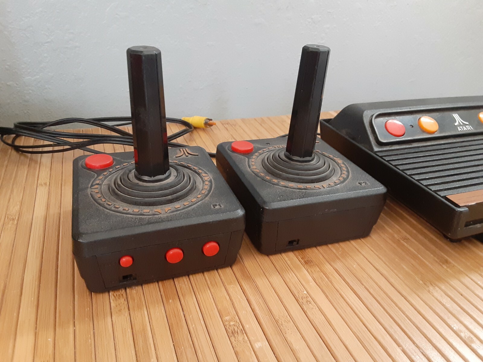 Atari Flashback 4 classic game console w/2 Joysticks untested Hantat Tech 2012
