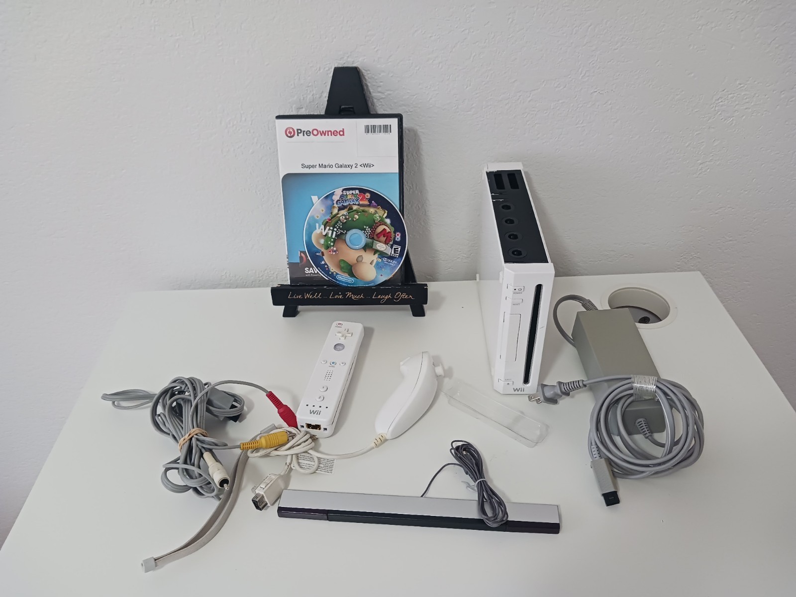Nintendo Wii Console Bundle (RVL-001) Mario Galaxy 2 GameCube Compatible Tested