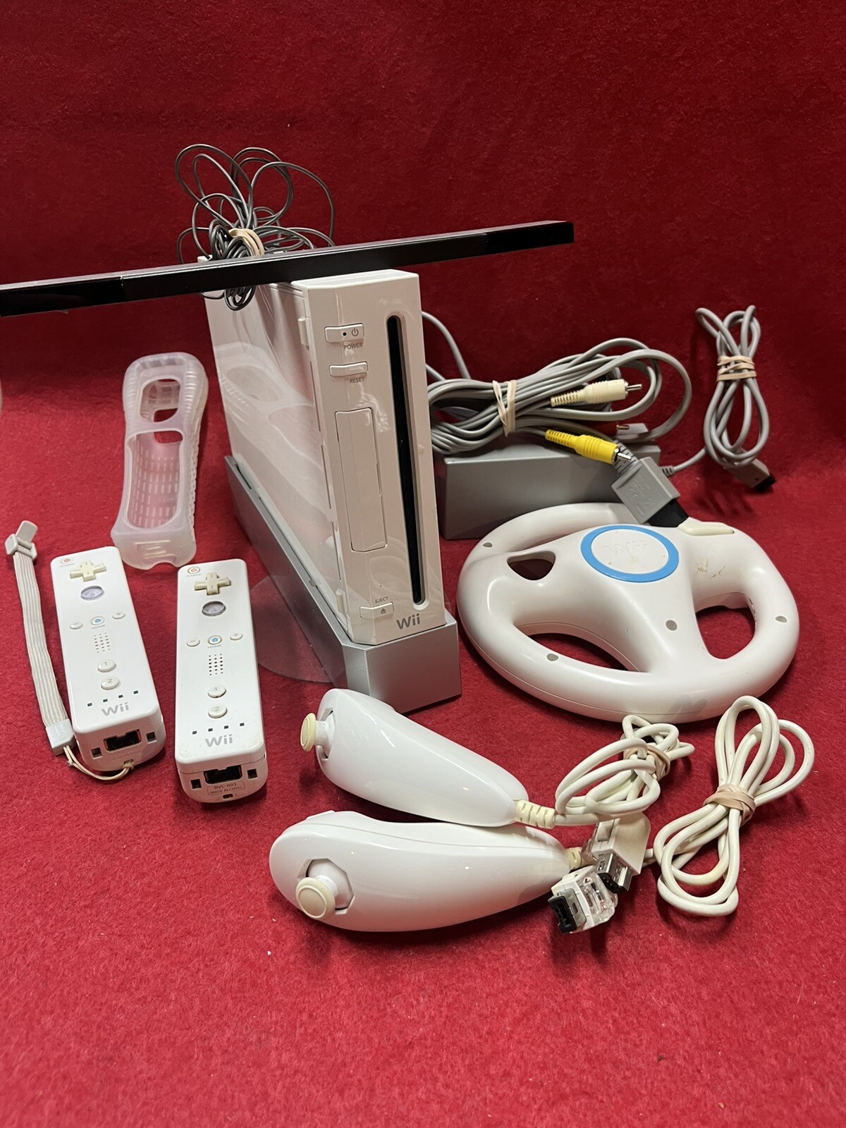 Nintendo RVL-101 Wii Video Game Console White Bundle
