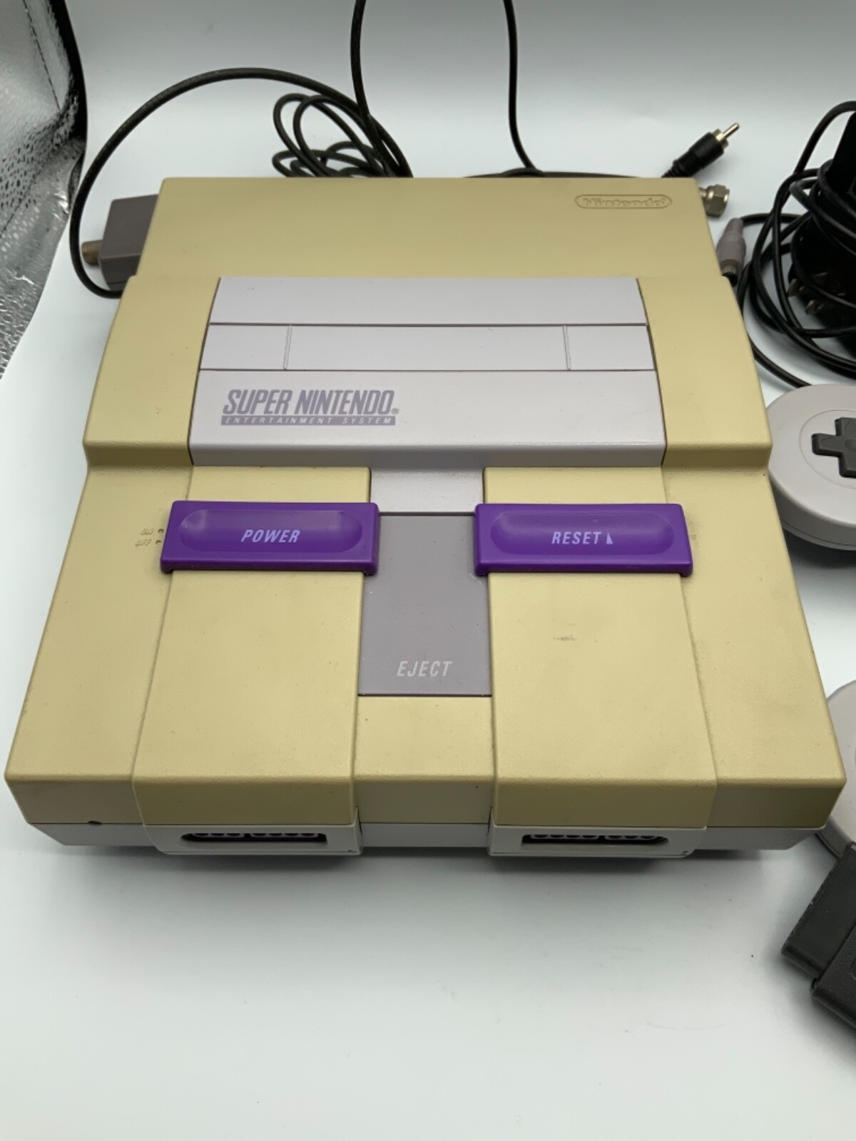 Super Nintendo Entertainment System: Console 2 Controllers OEM With Cables