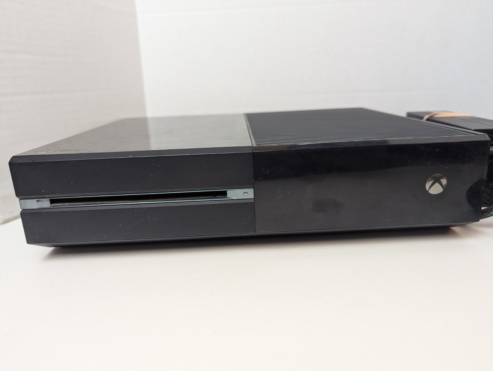 Microsoft Xbox One Console 1540 500GB Console w/ Cables & Razer Wolverine Tested