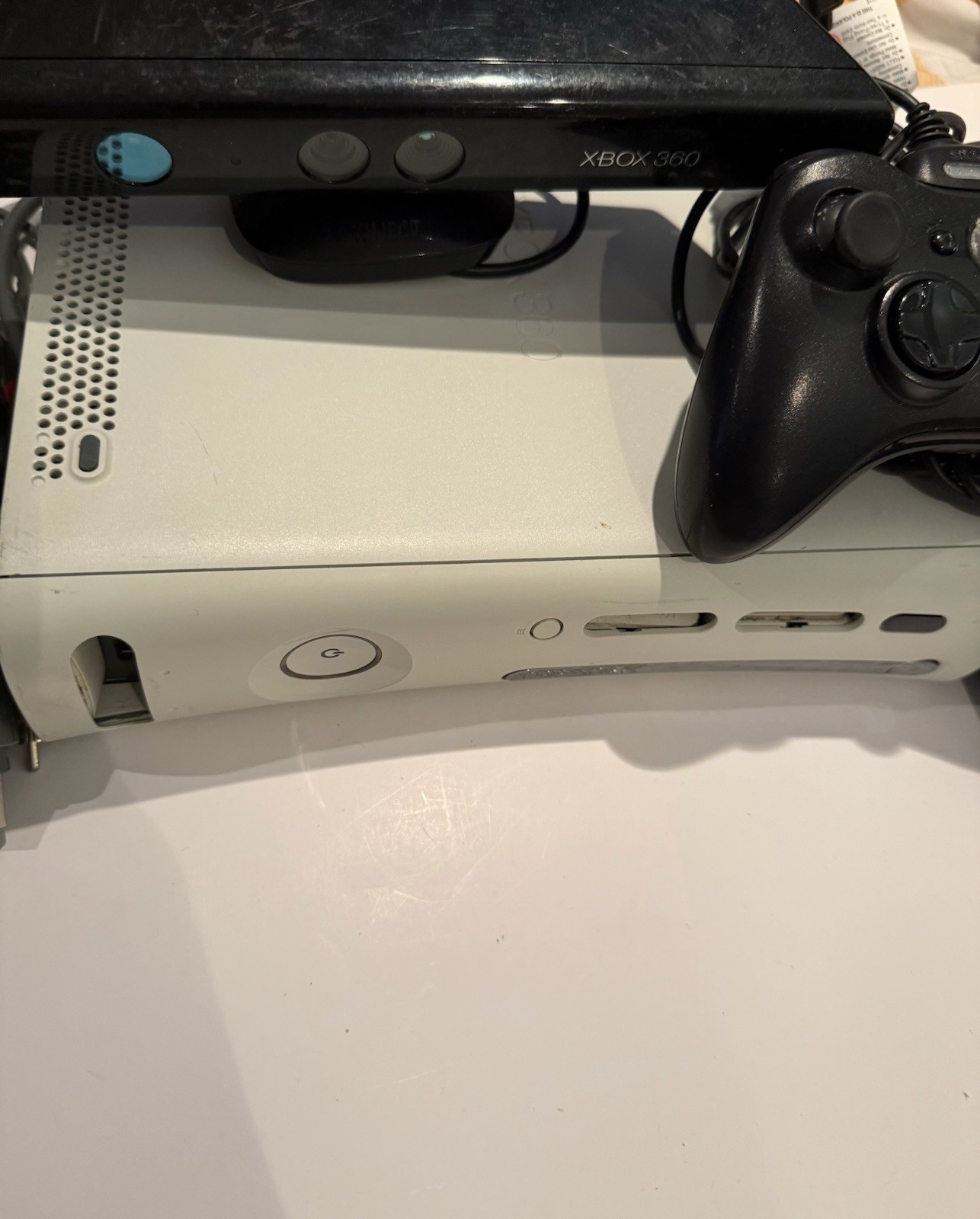 Microsoft Xbox 360 Console Bundle Kinect Sensor 1414 Wired Controller