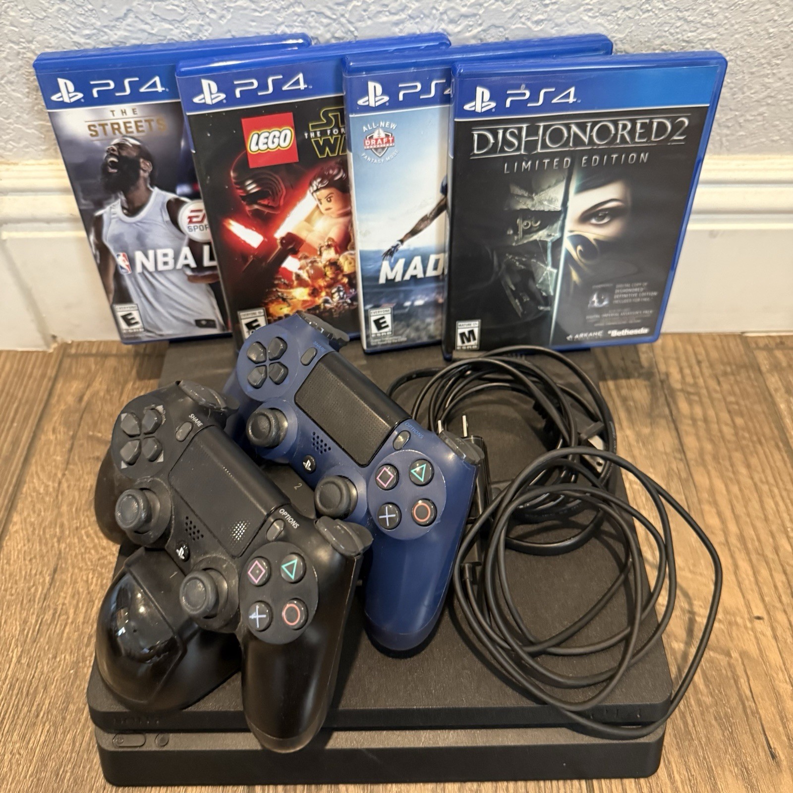 Sony PS4 Slim 1TB CUH-2215B Bundle w/ 2 Controller & 4 Games Tested