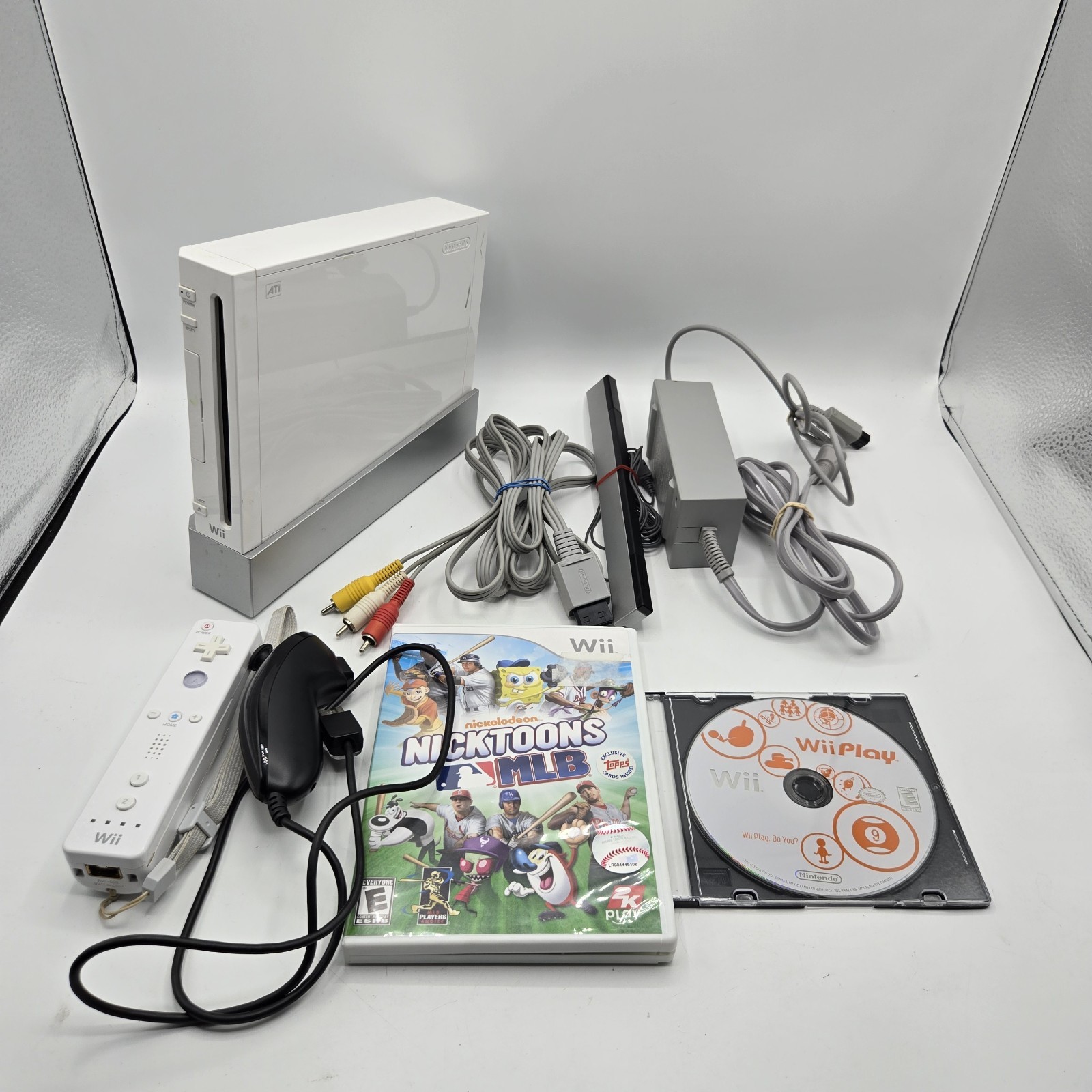 Nintendo Wii Console RVL-001 White Complete Bundle W/ Games Tested