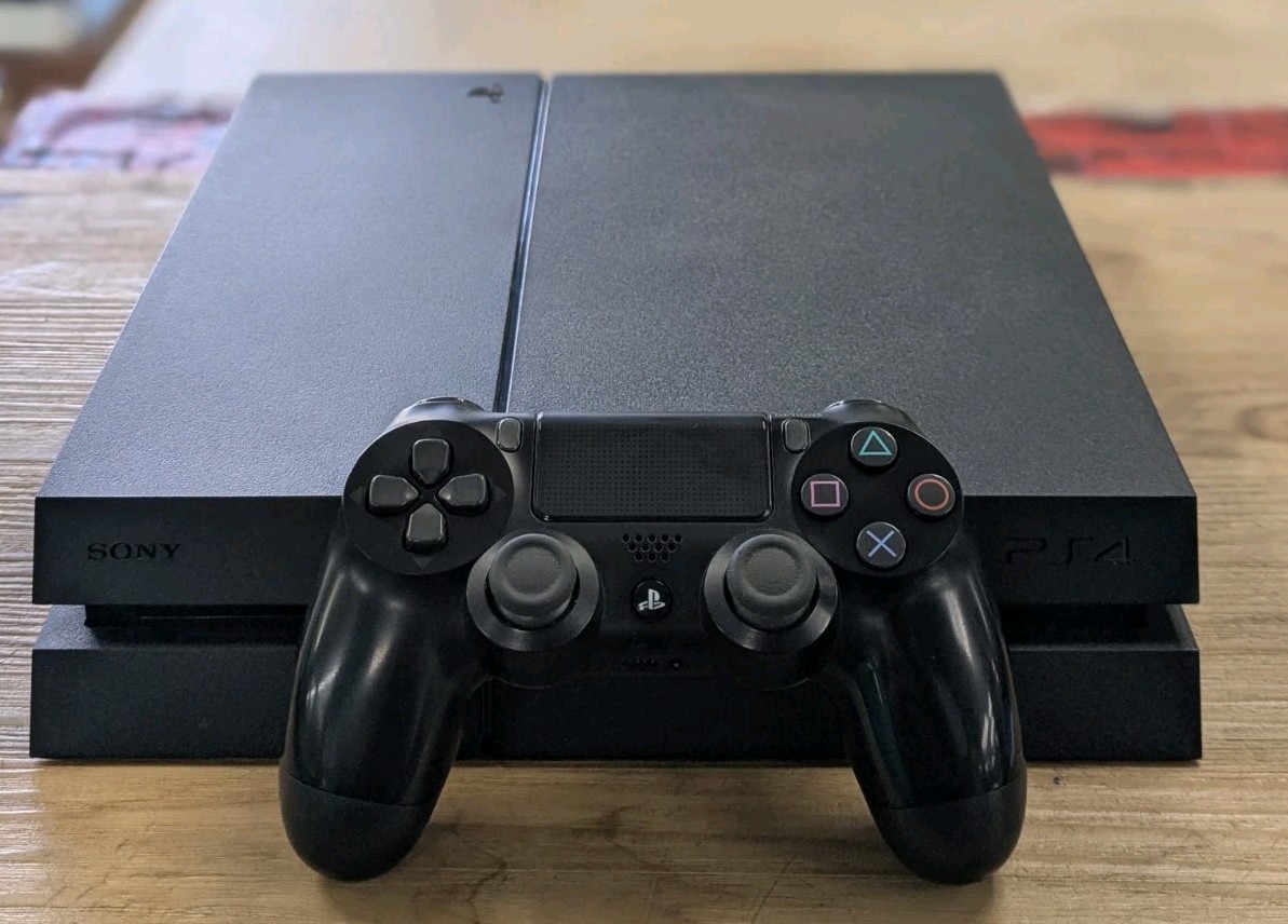 Sony PlayStation 4 Black CUH-1215A 500GB With All Cords & One Controller