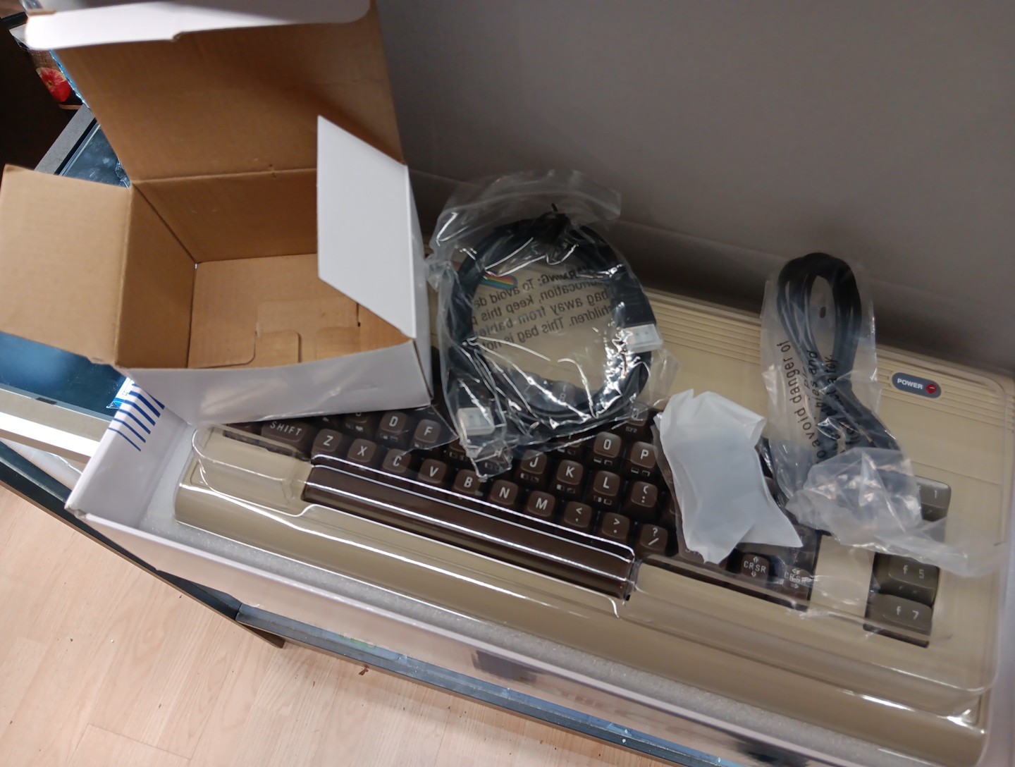 Retro Games C64 Maxi full size COMPUTER !! SUPER CLEAN USED ONLY ONCE!