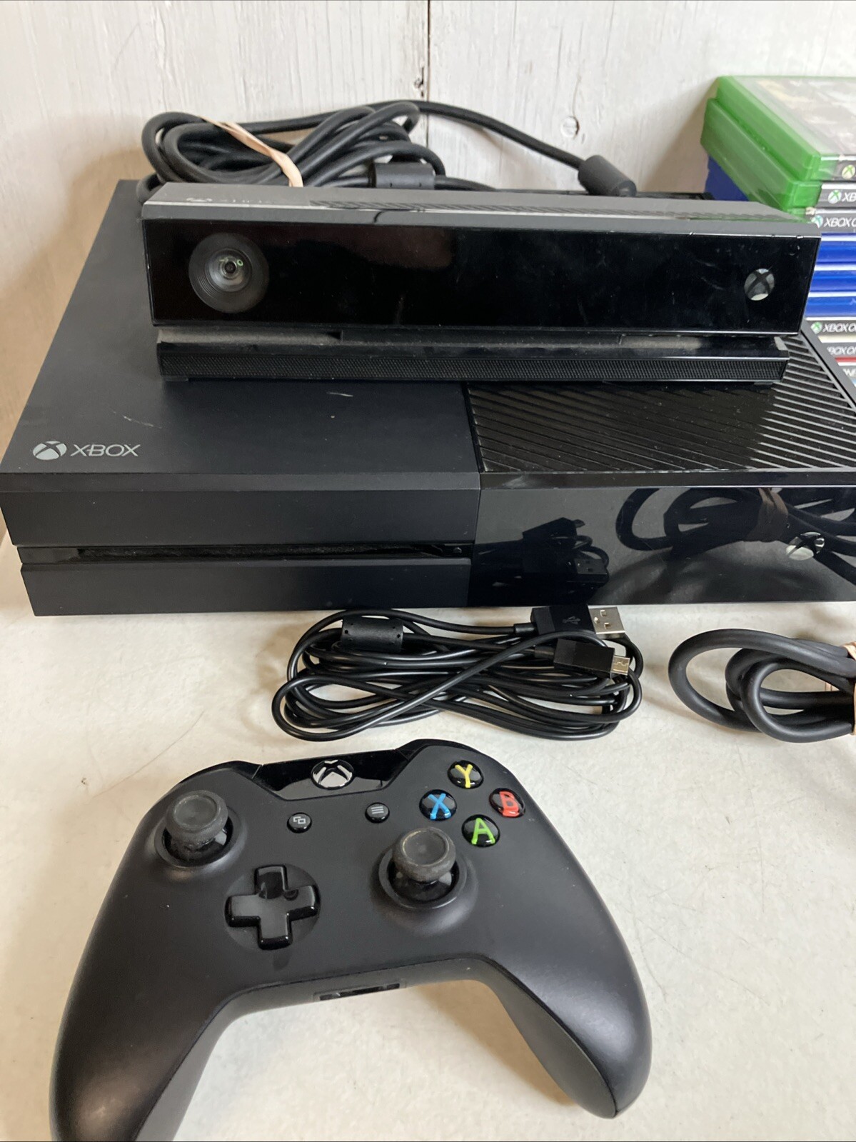 Microsoft XBOX ONE 1540 Console Bundle – 500GB Black Kinect 10 Games GTA V 5