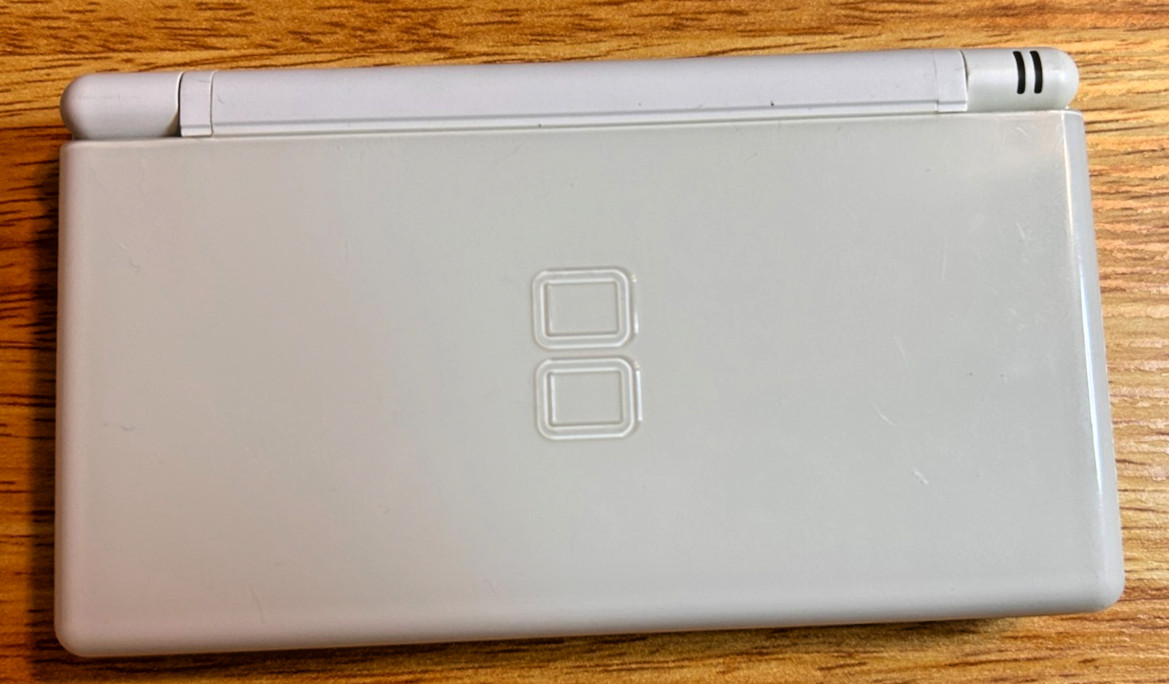 Nintendo DS Lite Console NO CHARGER USG-001 Polar White TESTED WORKS & R4 card