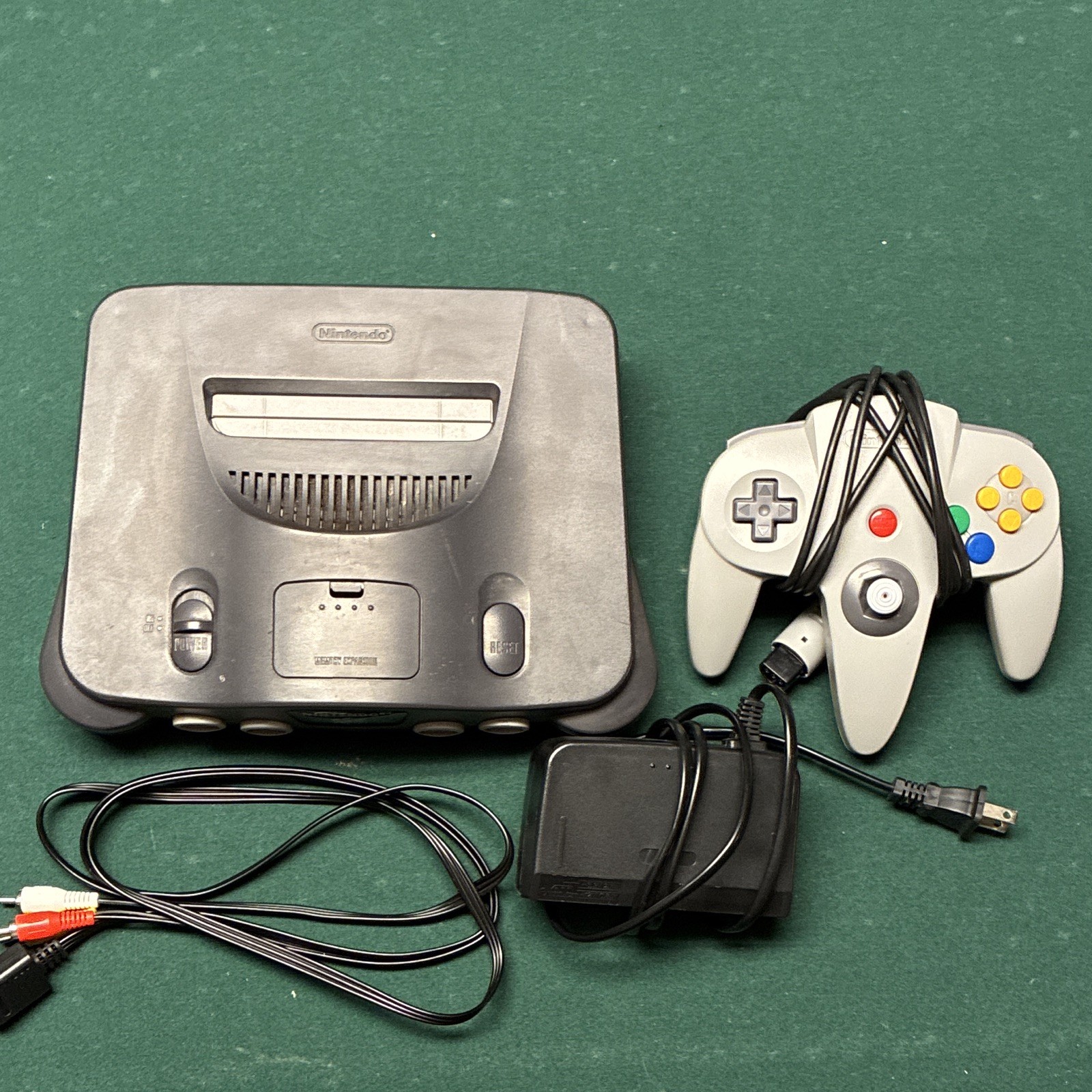 Nintendo 64 N64 Console Gray w/ 1 Controller AV Cable Power Adapter NTSC-U/C