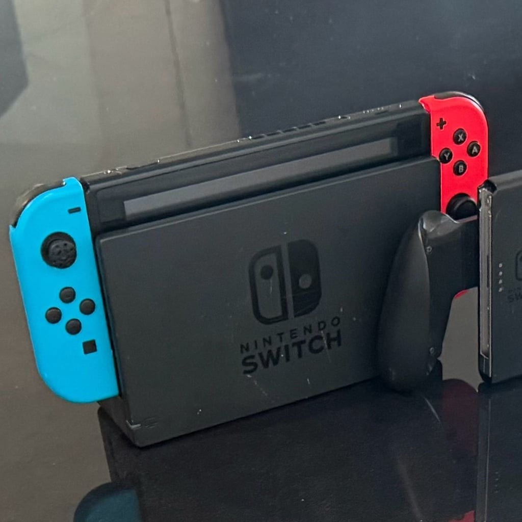 Nintendo Switch Console HAC-001 Joy Con + Dock + Grip + Charger Tested Used