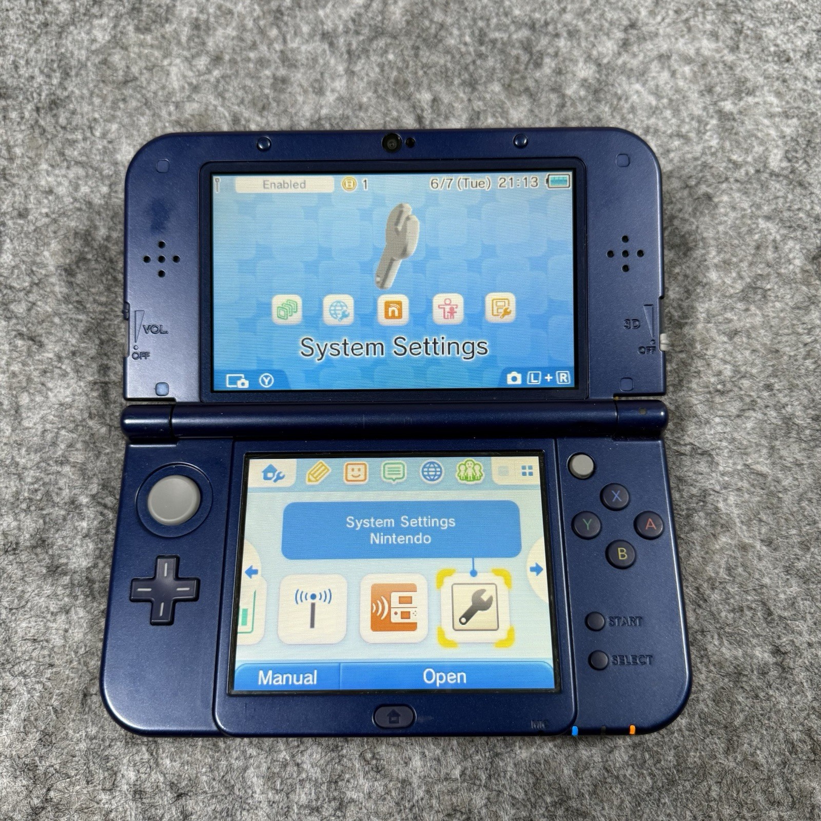 Nintendo 3DS XL Galaxy Edition Handheld System – Purple with Charger