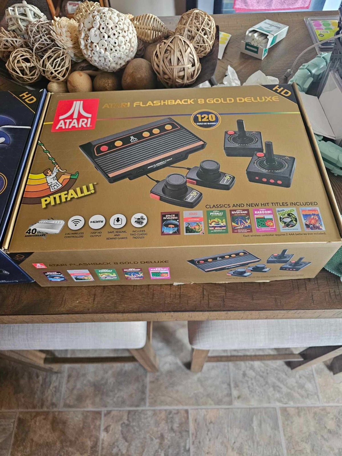 Atari Flashback 8 Gold Deluxe HD Console Wireless Controllers – Gold