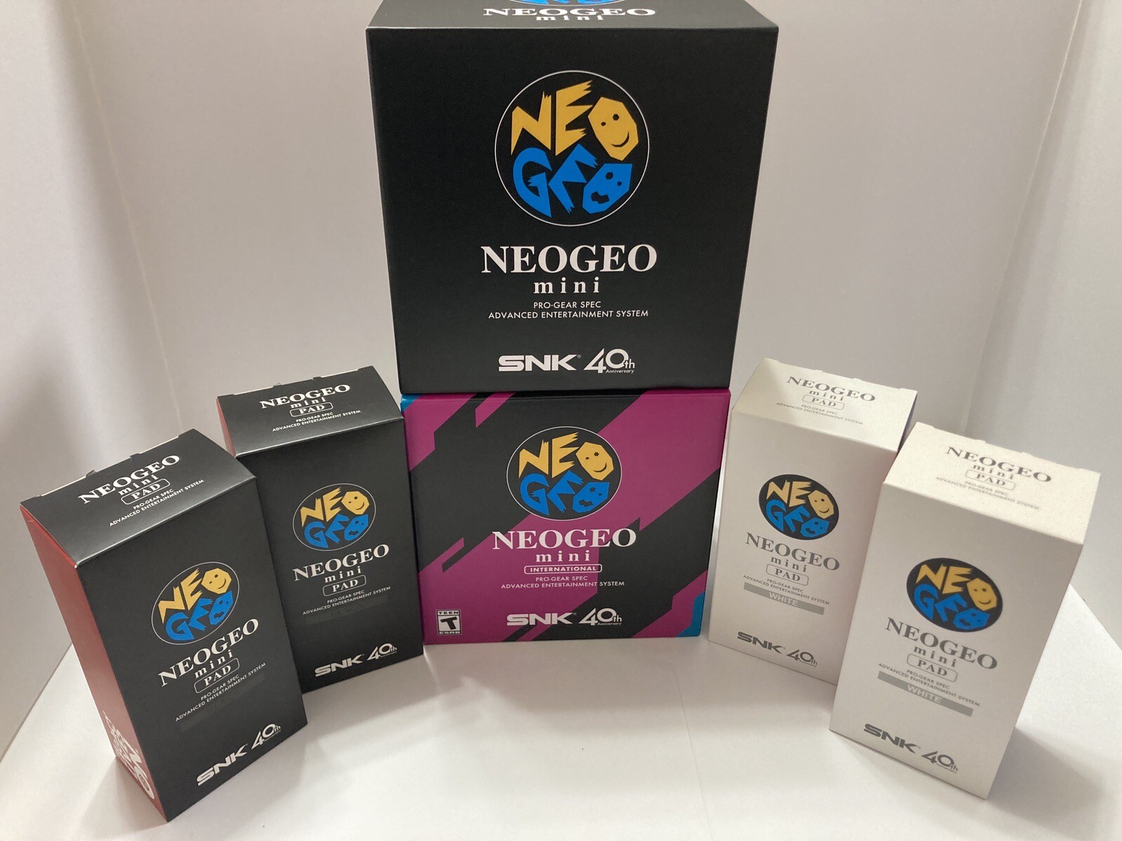 SNK NEOGEO mini & International & Lot 4 Pad Contoroller 2 Black 2 White Set