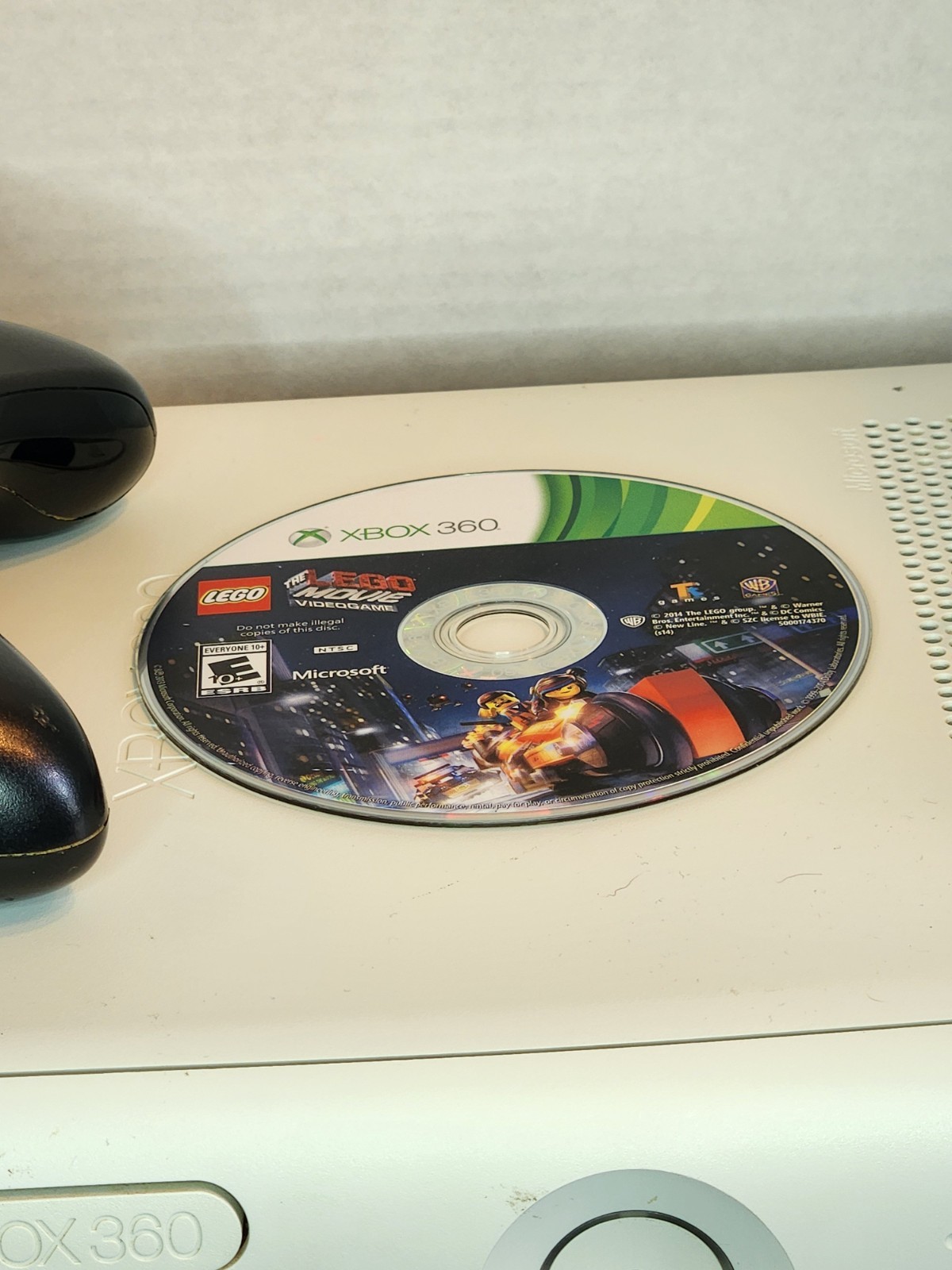 White XBOX 360 W/Power Adapters, Controller and Game, TESTED