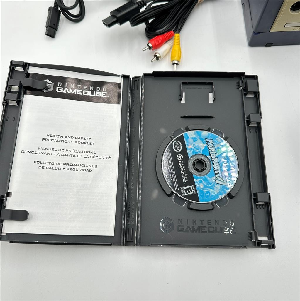 Nintendo GameCube – Indigo with wavebird contorller and Mario Party 7