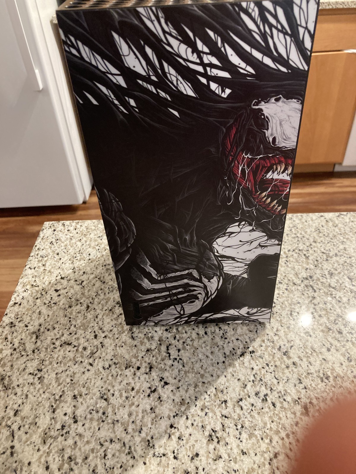 xbox series x console 1tb & controller , includes power cable and hdmi cable .