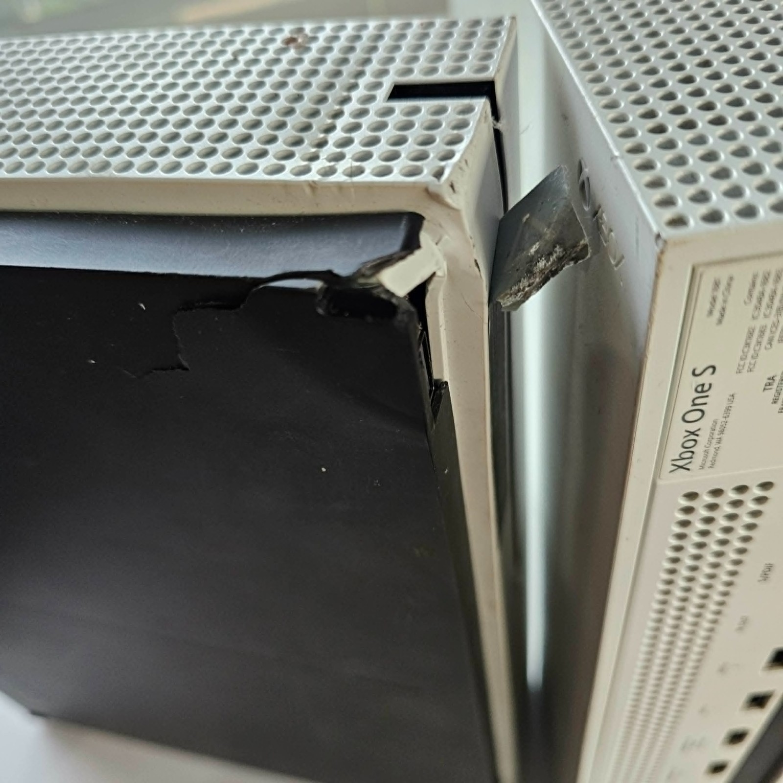 Broken Microsoft Xbox One S White Consoles Model 1681 For Parts Repair