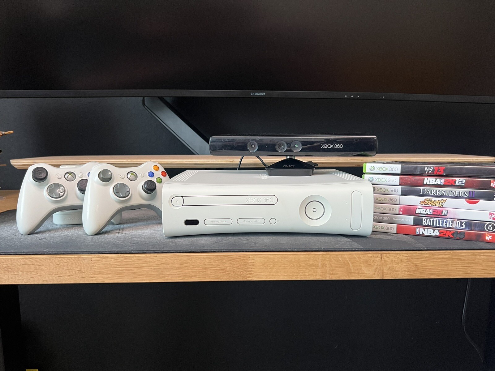 Microsoft XBox 360 Pro 4GB 2K6 Bundle – White Kinect 2 Controllers- games