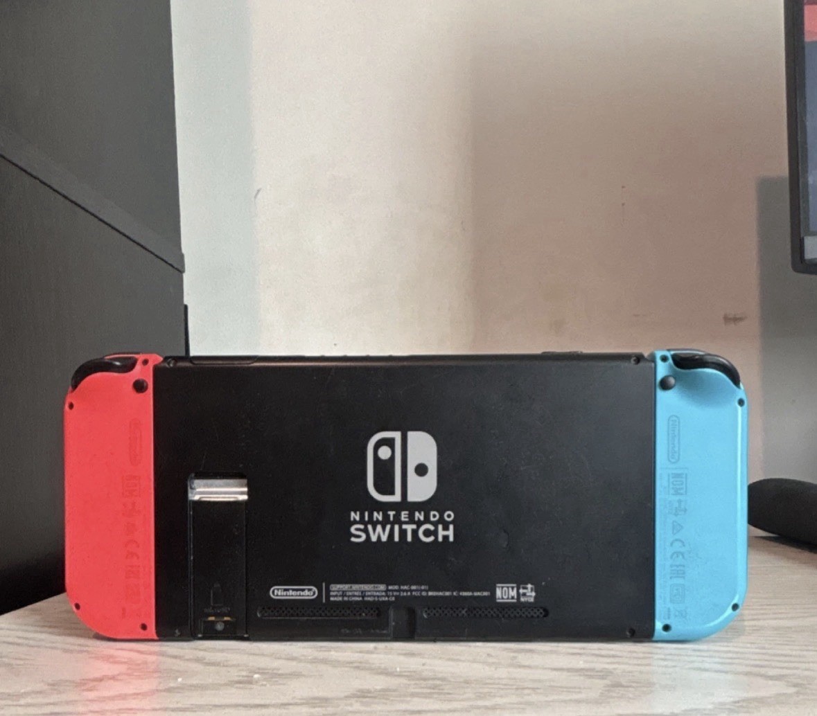 Nintendo Switch Console 32GB 720p Wi-Fi USB-C w/ Neon Red/Blue Joy-Con
