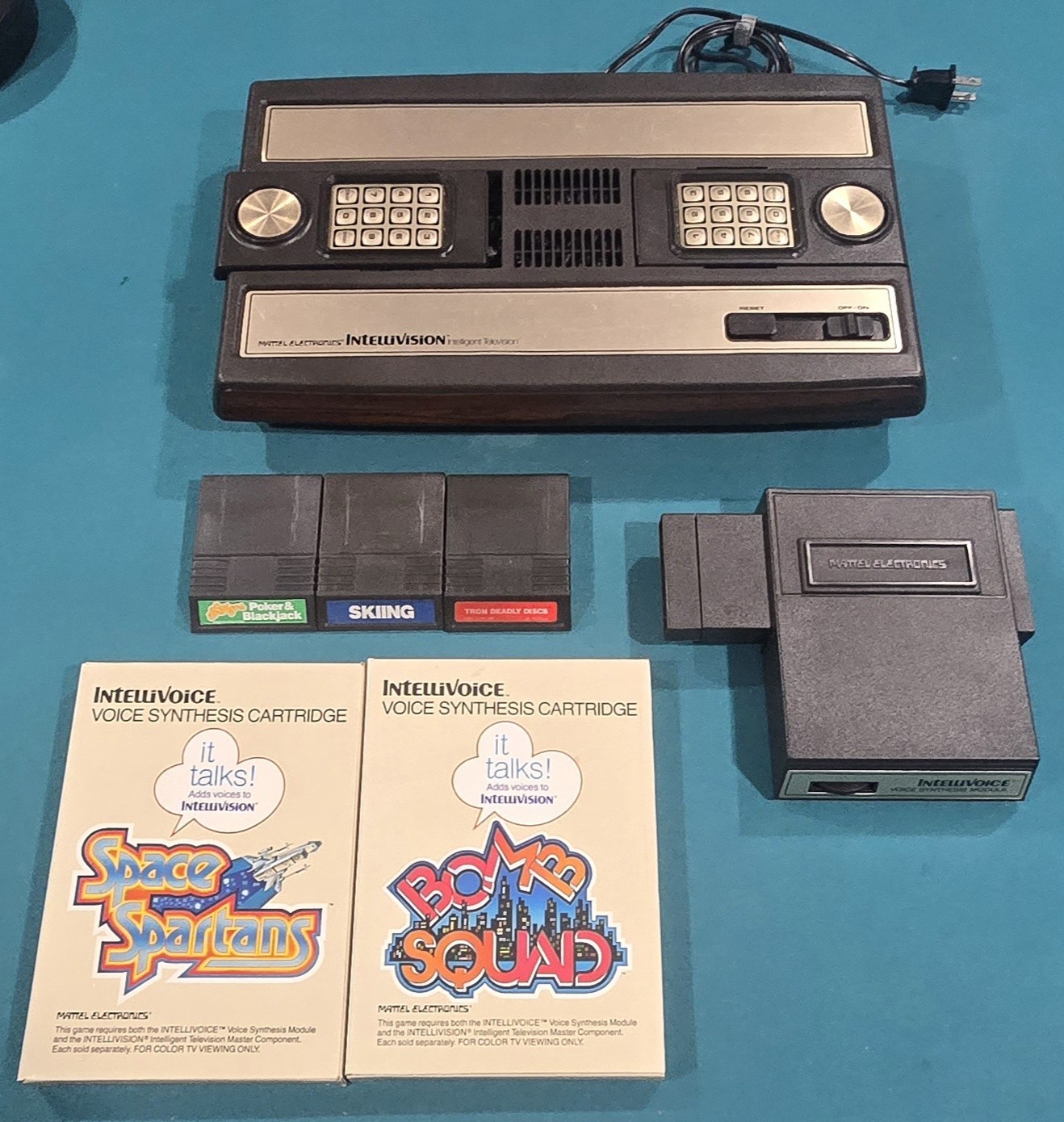Intellivision 2609 Woodgrain with speech module and tons of games!