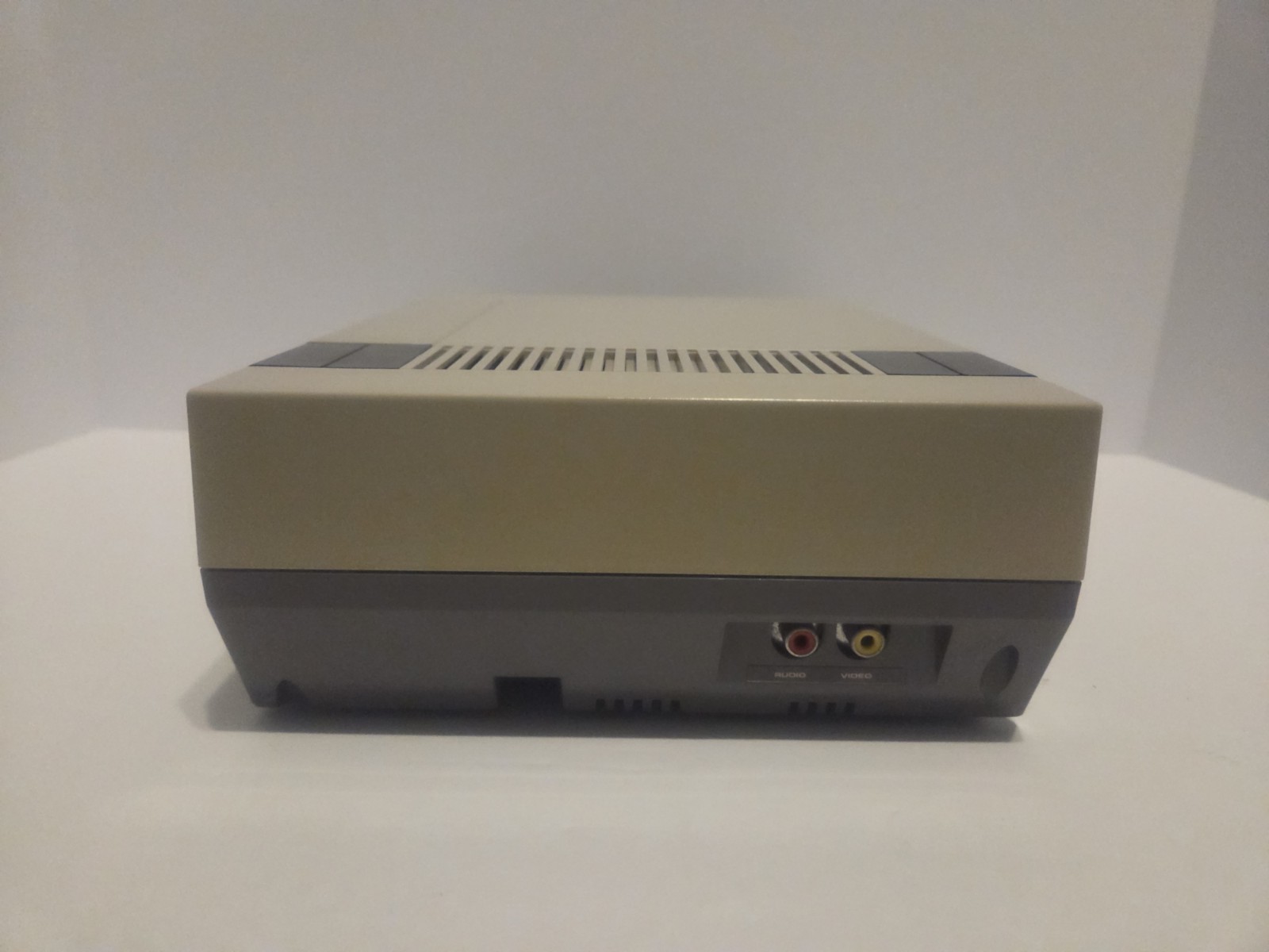 Nintendo Entertainment System Action Set NES-001 NTSC-U/C Console w/ Controller…
