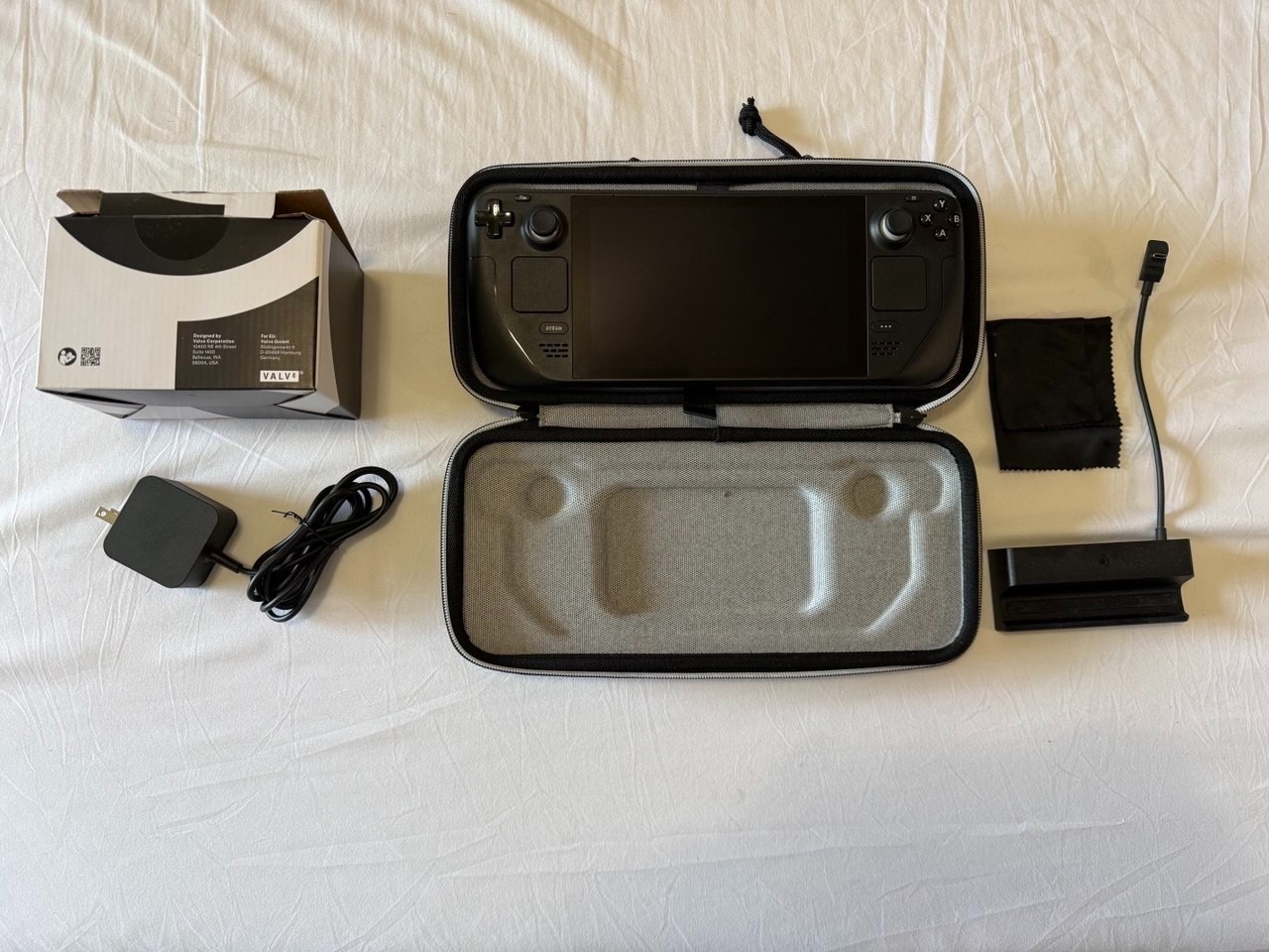Valve Steam Deck 512GB Model 1010 LCD with Docking Station with 512GB sd card