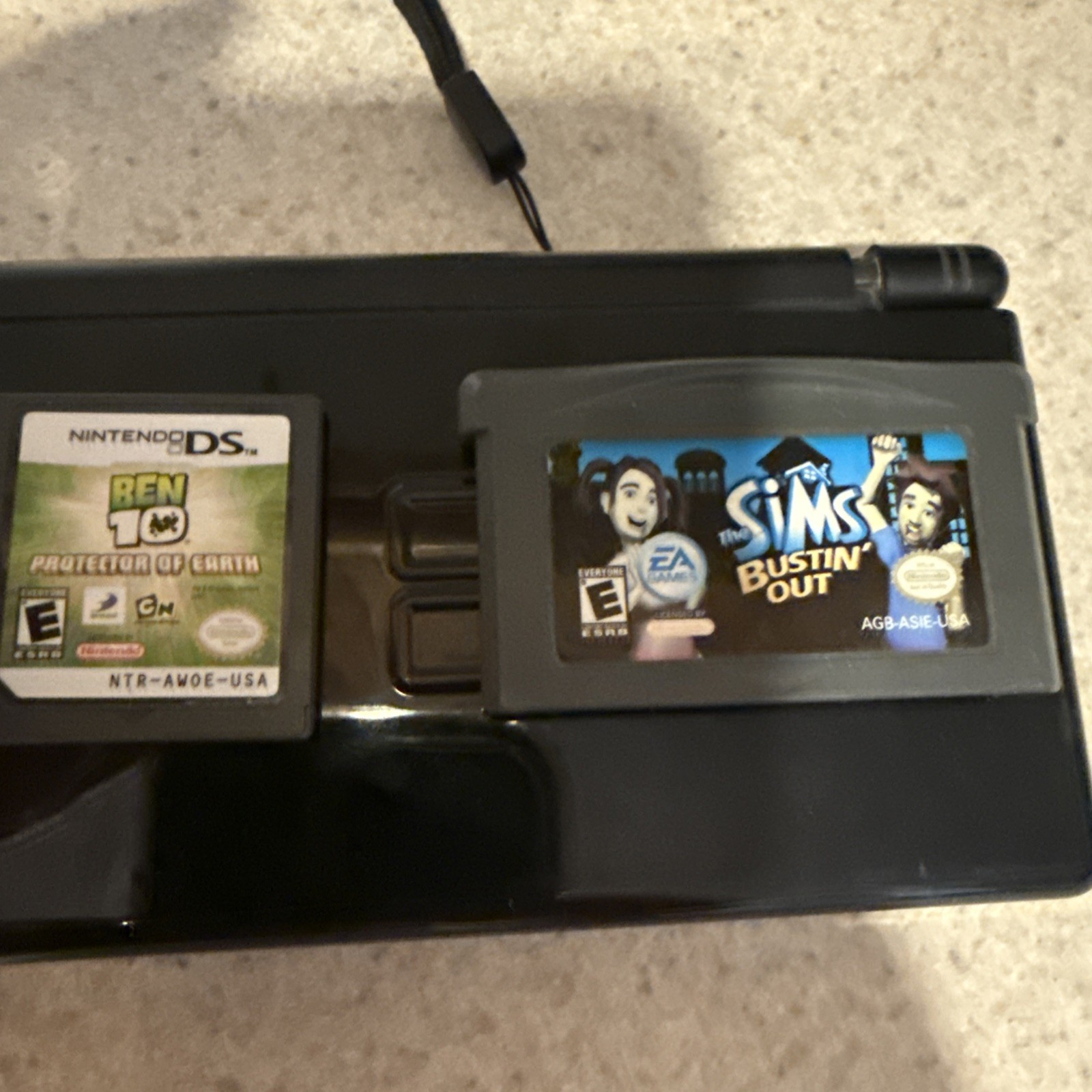 *BROKEN HINGE* Nintendo DS Lite Handheld System – Onyx Black