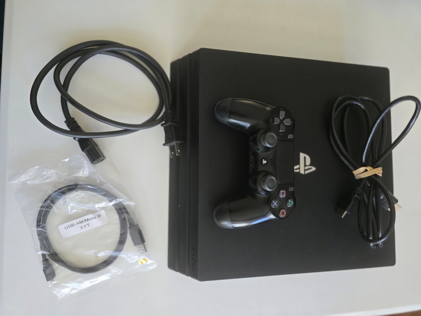 Sony CUH-7015B PlayStation PS4 Pro 1TB Console w/Accessories MC963106924
