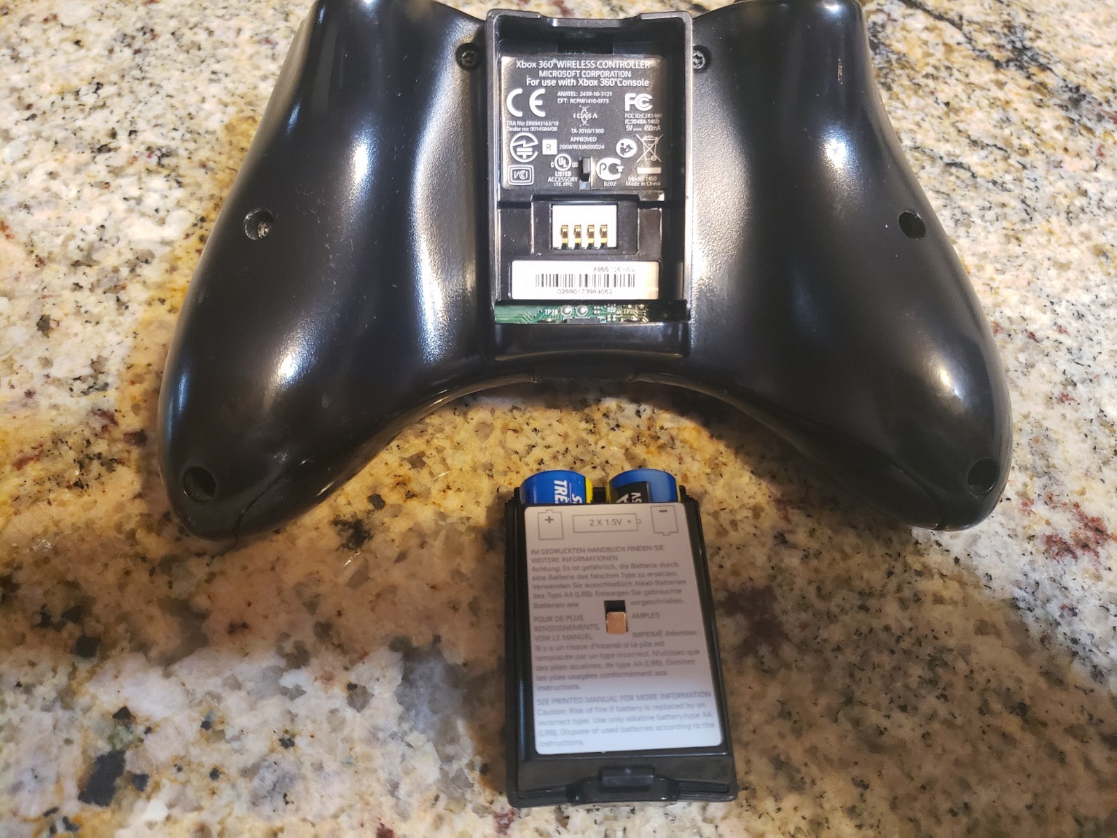 Microsoft Xbox 360 S Console 1439 320GB – Bundle: Controller, Cords, HDMI, Games