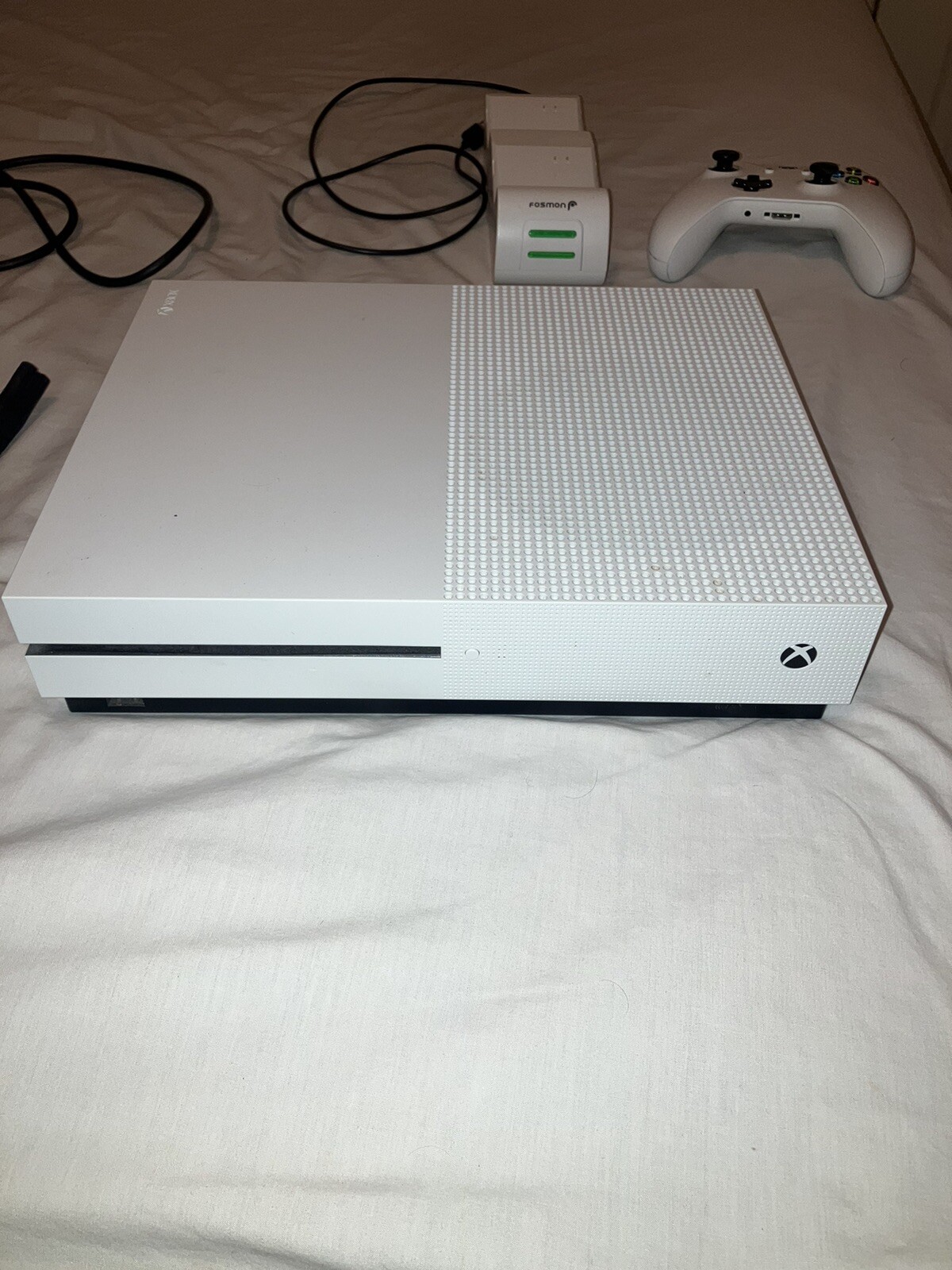 Microsoft Xbox One S 1TB Console. 1 Rechargeable Control & 1 Game