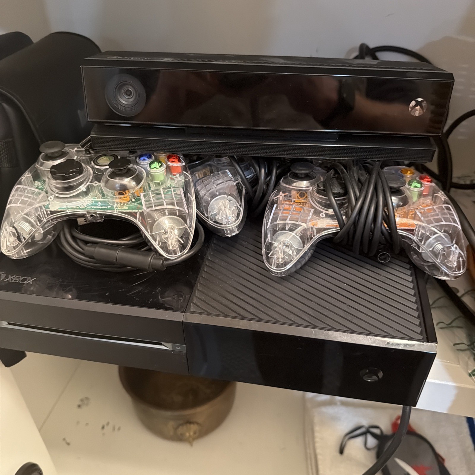 Microsoft Xbox One with Kinect 500GB Black Console – 7UV-00077