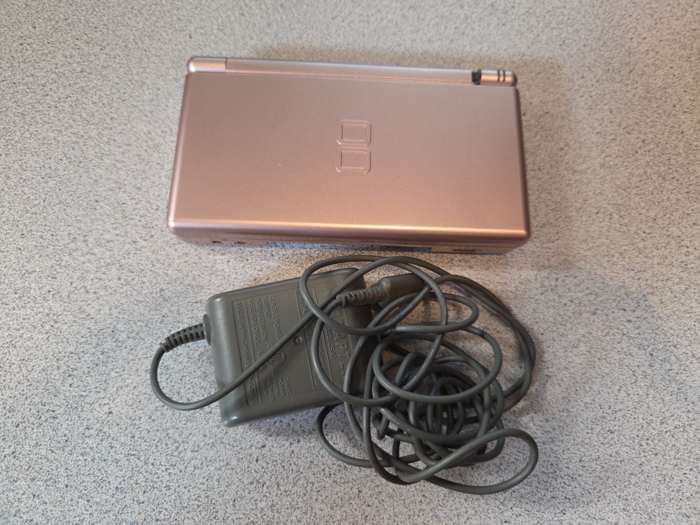 Nintendo DS Lite (Metallic Rose) w/charger, Works but some damage, PLEASE READ!!