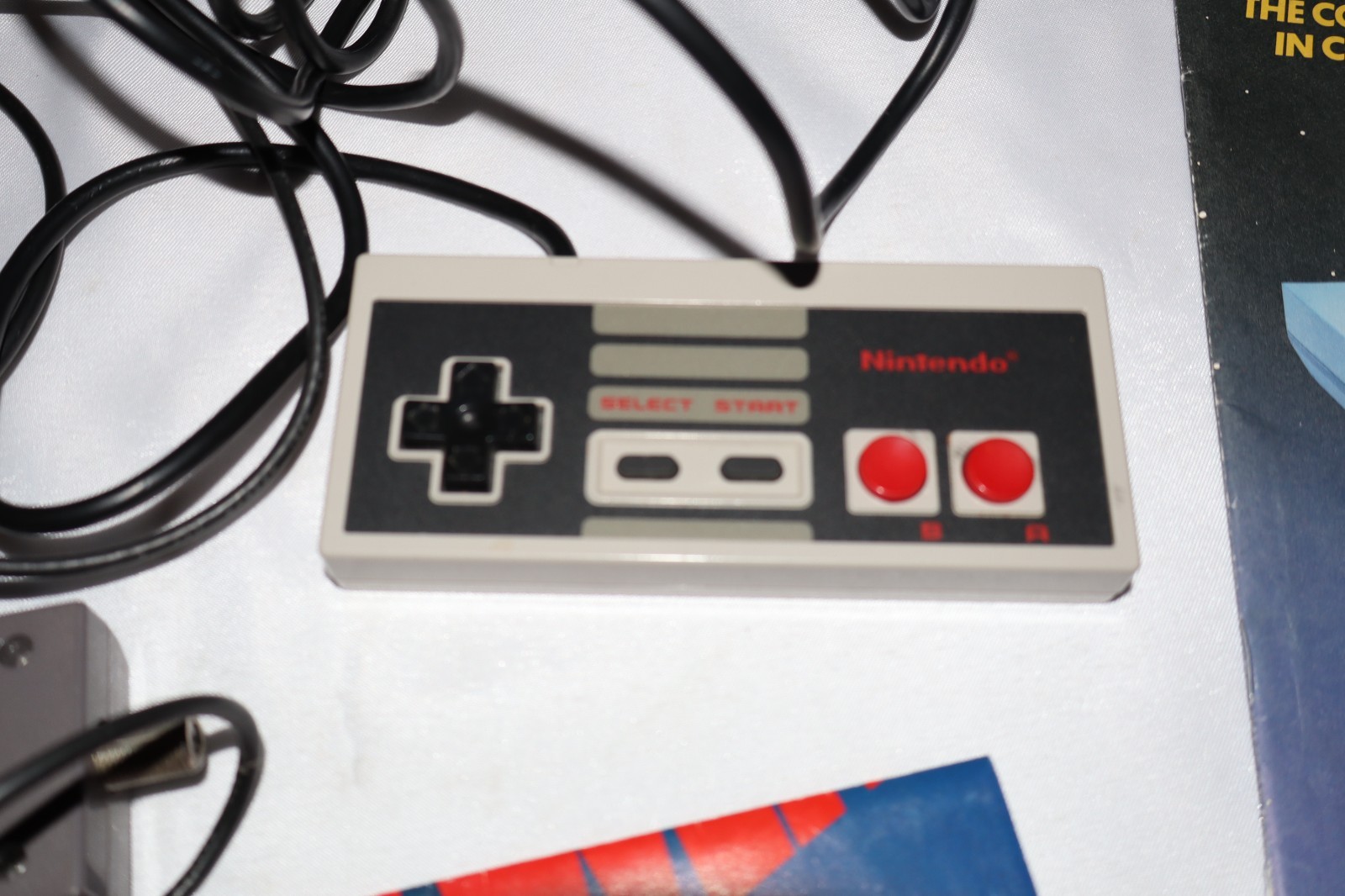 Nintendo NES Console controllers A/V cord powers On Red Blinking Light w Sticker
