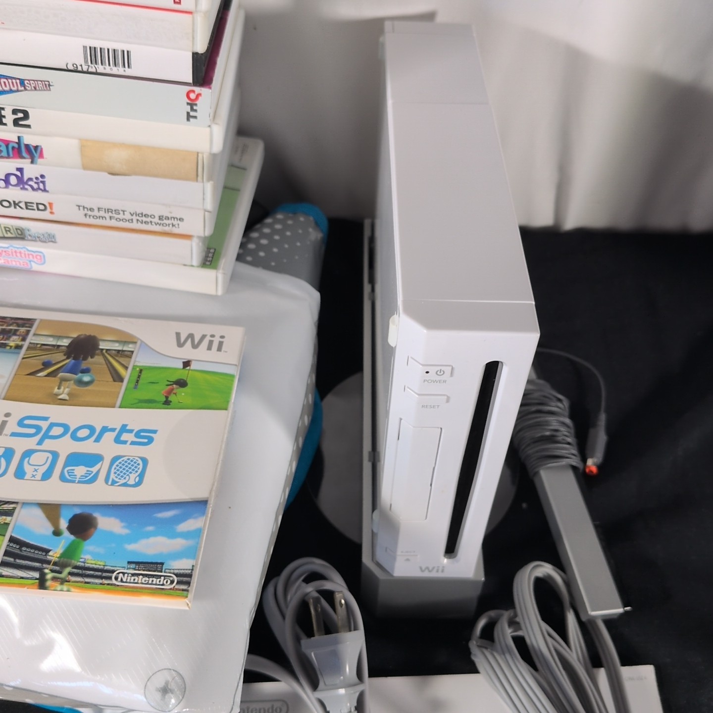 Nintendo Wii White Console Bundle RLV-001 GameCube Compatible DDR Wii sports