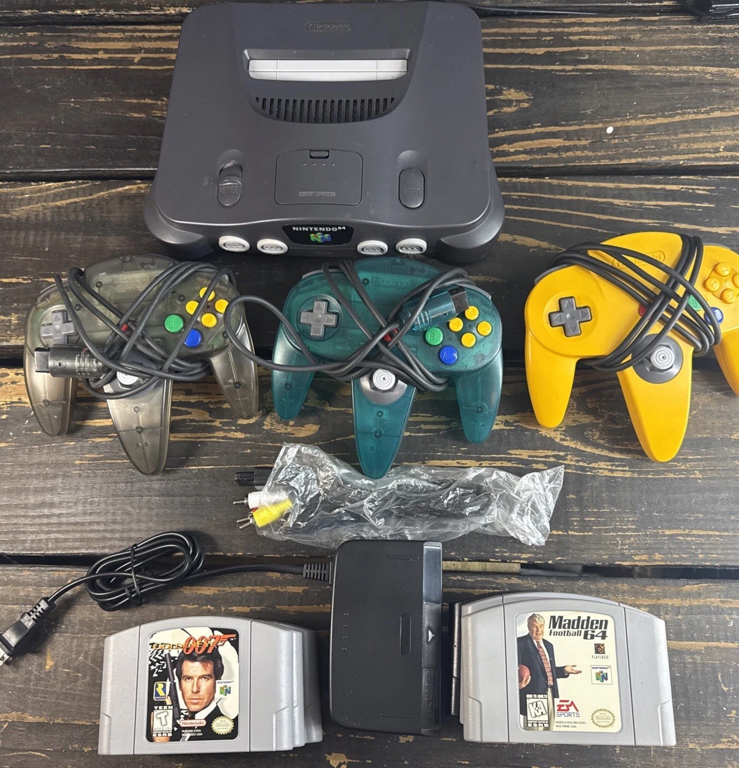 Nintendo 64 bundle with 7 games/3 controllers. All tested and works 100%