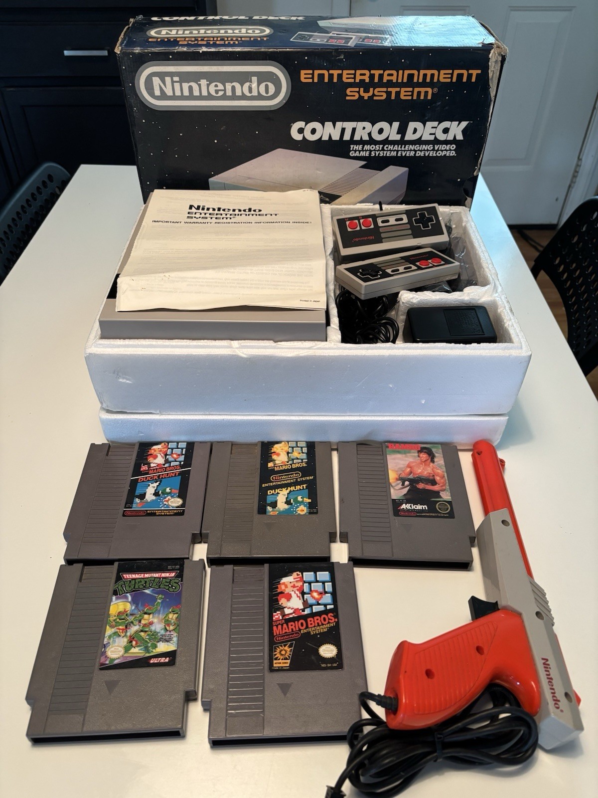 Nintendo NES Control Deck Console NES-001 w/ Box, 2 Controllers, Power & Cables