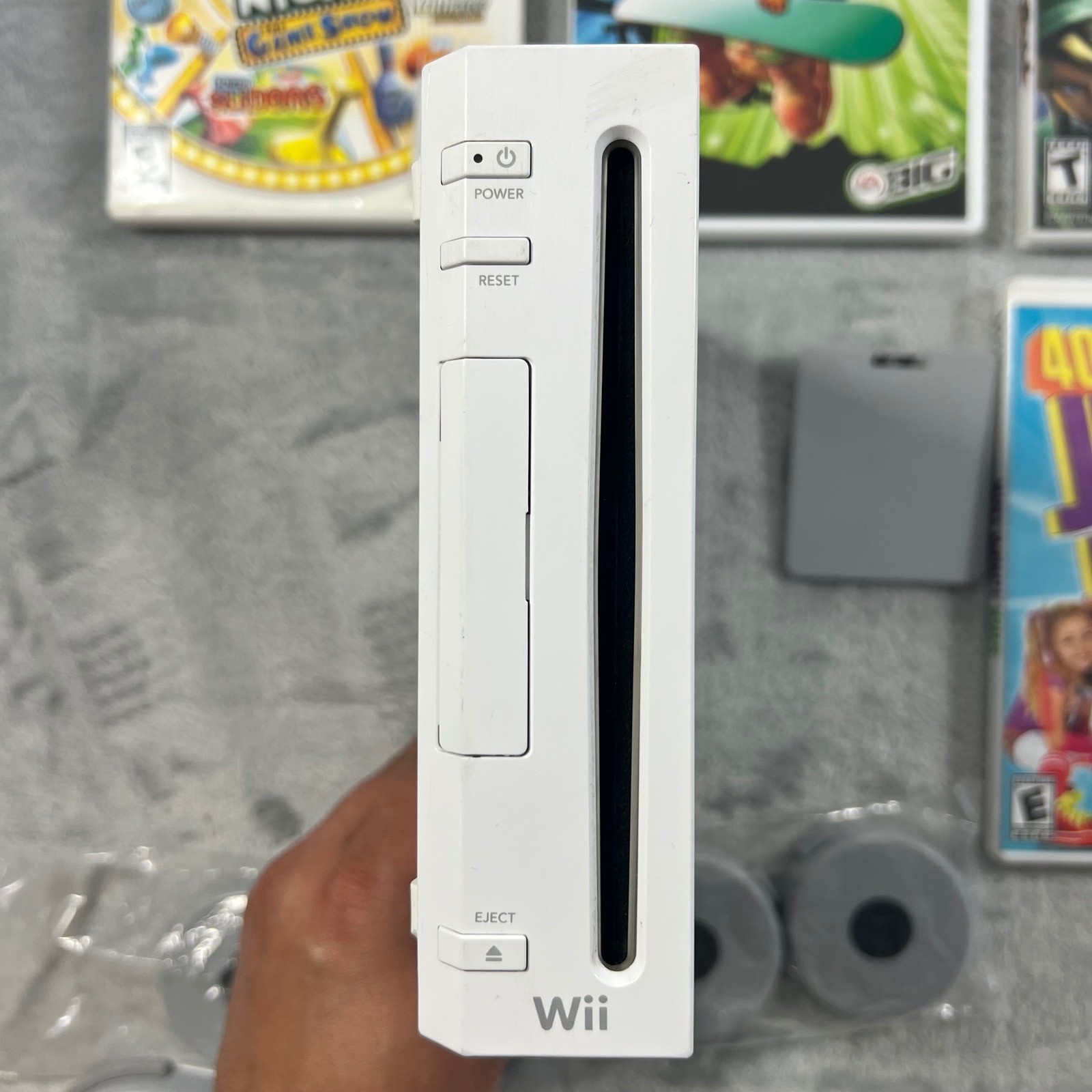 Nintendo Wii Bundle White Console 6 Games 2 Remotes Nunchucks Balance Board