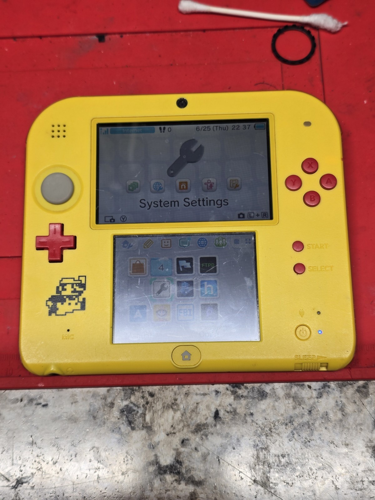 Nintendo 2DS Super Mario Maker for Nintendo 3DS Bundle – Yellow/Red
