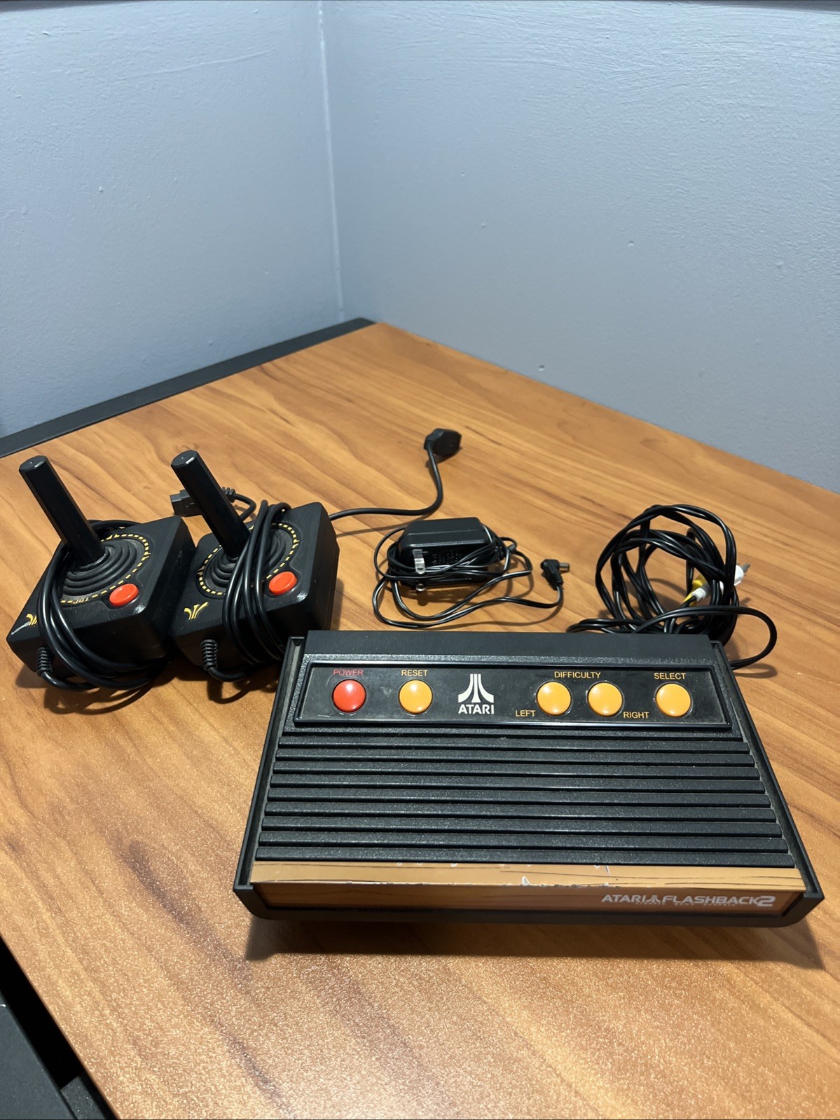 Atari Flashback 2 Wired Plug And Play Game Console W/2 Controllers- Working