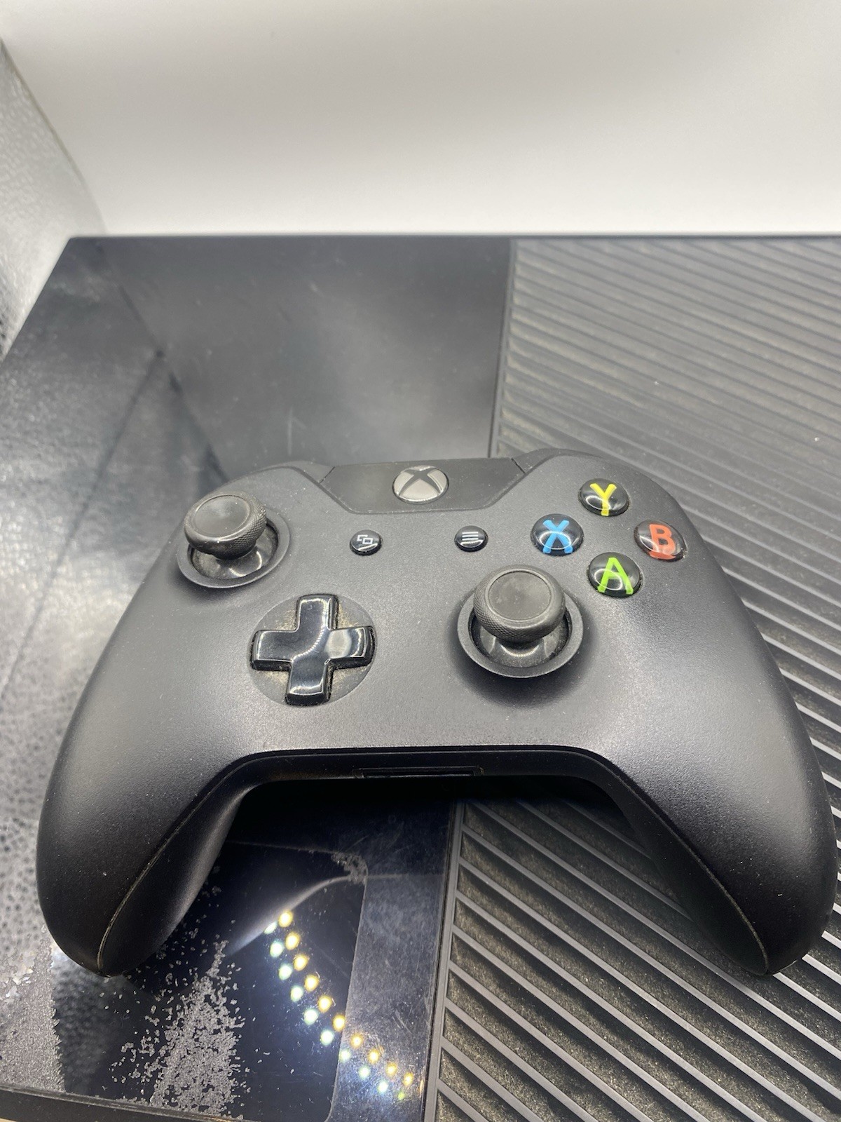 Microsoft XBOX One 1540 Console FOR PARTS – POWERS ON – DOES NOT READ DISCS!