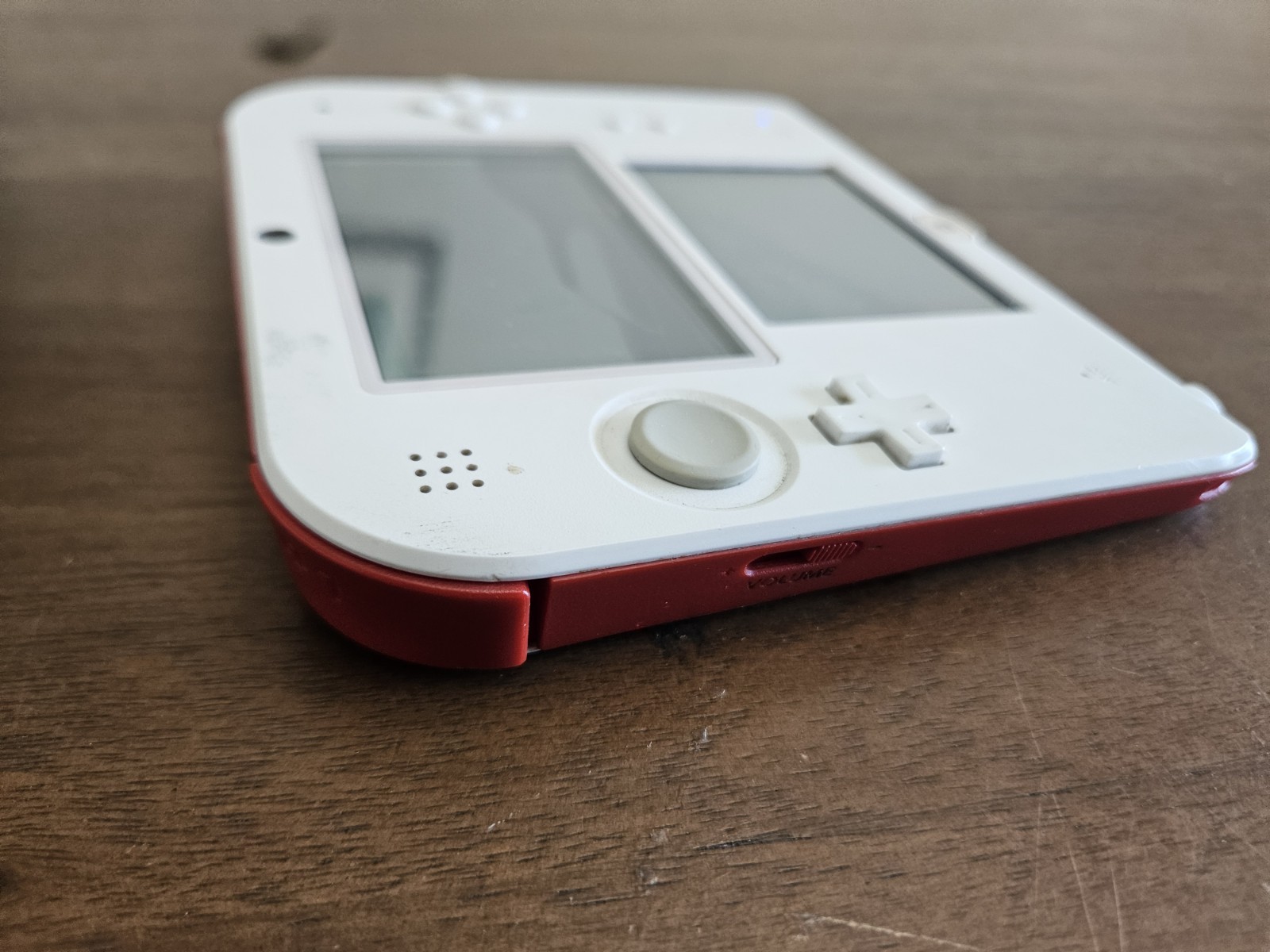 Nintendo 2DS Handheld Console White/Red *Tested Working W/Screen Cracks