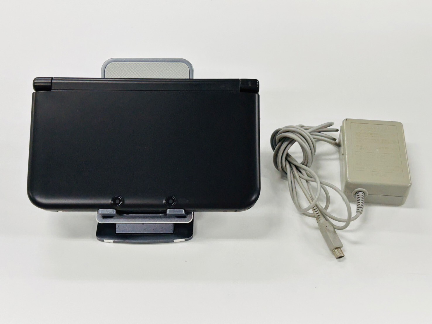 Nintendo 3DS LL XL Console Black w/touch pen Cable Excellent D-18