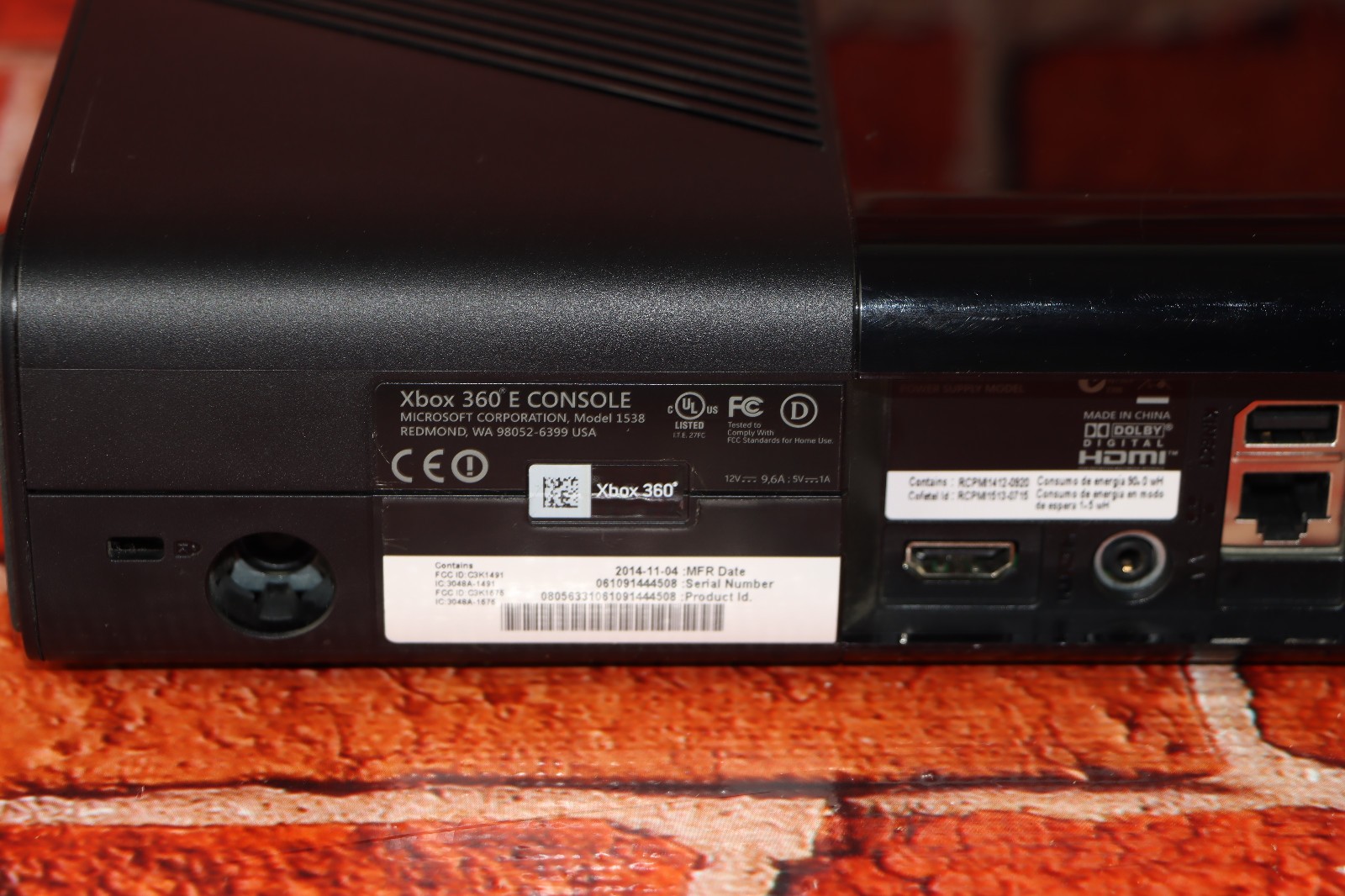 Xbox 360 E Console 4GB Bundle WORKING