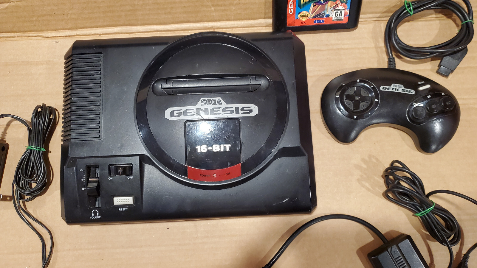 Sega Genesis Console 16-Bit Model MK-1601 Console Bundle + Game