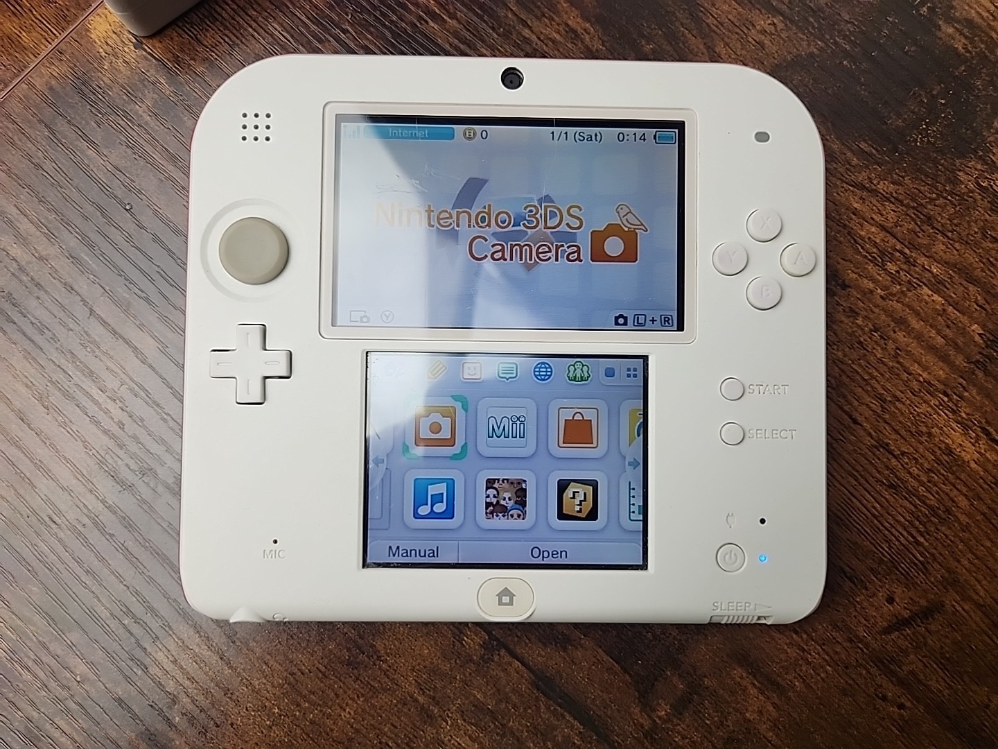 Nintendo 2DS Handheld Game Console FTR-001 White/Red With Memory Card & Charger