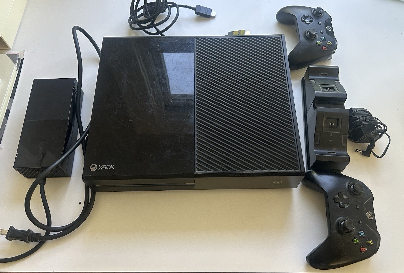 Microsoft Xbox One 500GB Home Console – Black (1540) WITH cords, controllers.