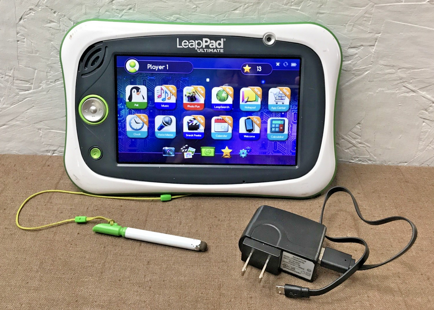 Powers On & Plays LeapFrog LeapPad Ultimate w/ Charger & Attached Stylus