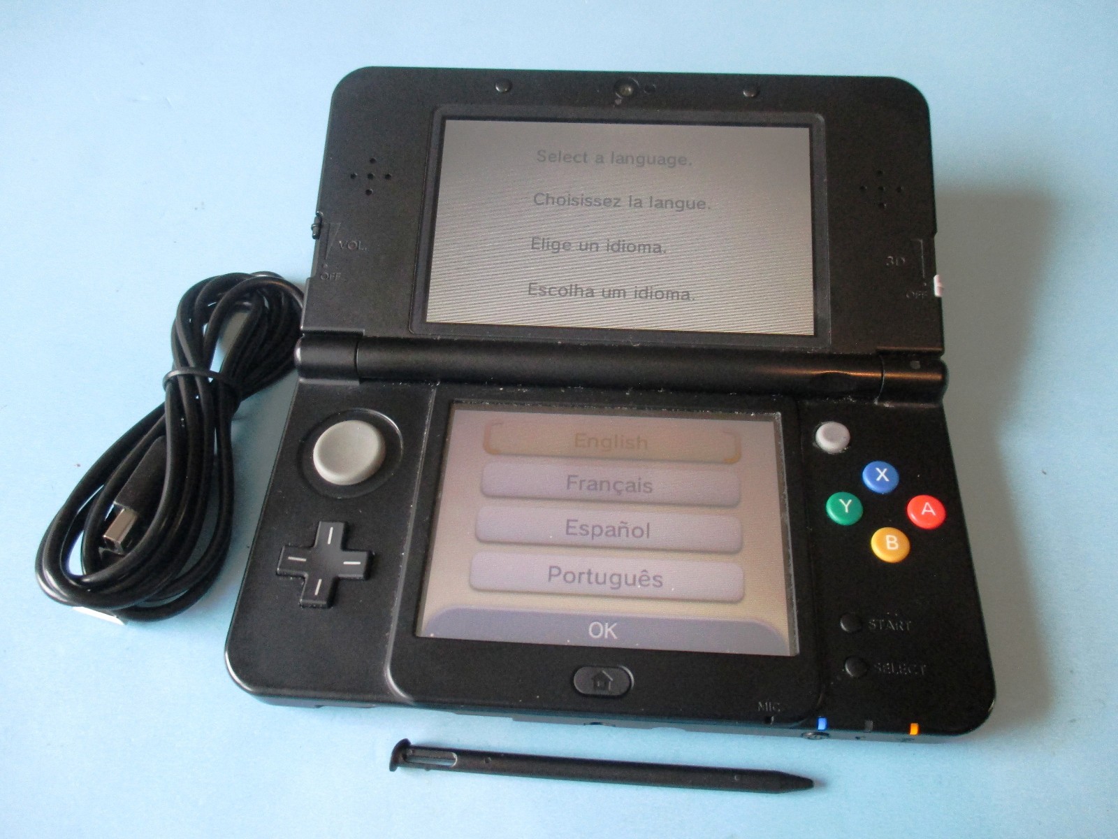New Nintendo 3DS Super Mario Black Edition System w/Charger & Stylus