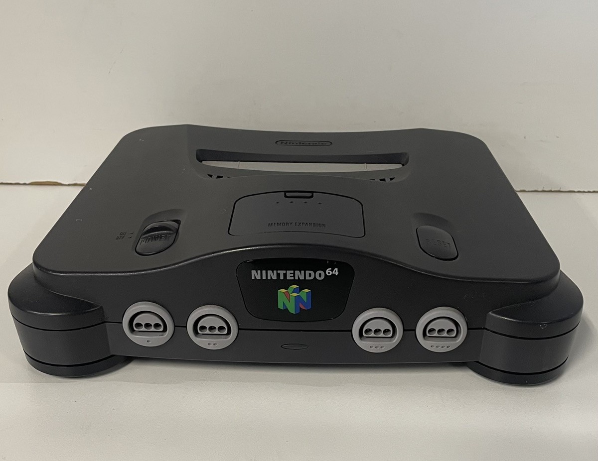 NINTENDO 64 SYSTEM WITH 4 CONTROLLERS (P18027811)