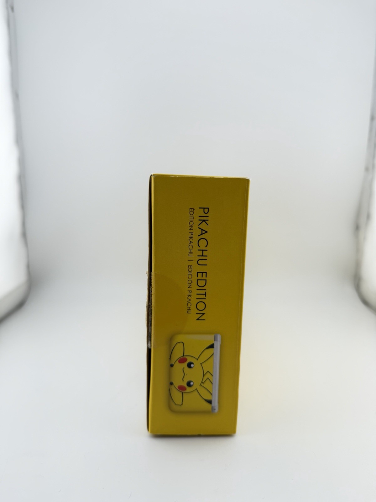 Nintendo 3DS XL Pokemon Pikachu Edition Yellow Handheld System Complete In Box